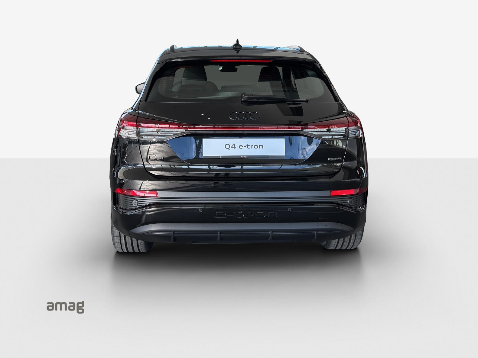 AUDI Q4 e-tron 45 Edition Swiss Ski quattro-showroom-element-3