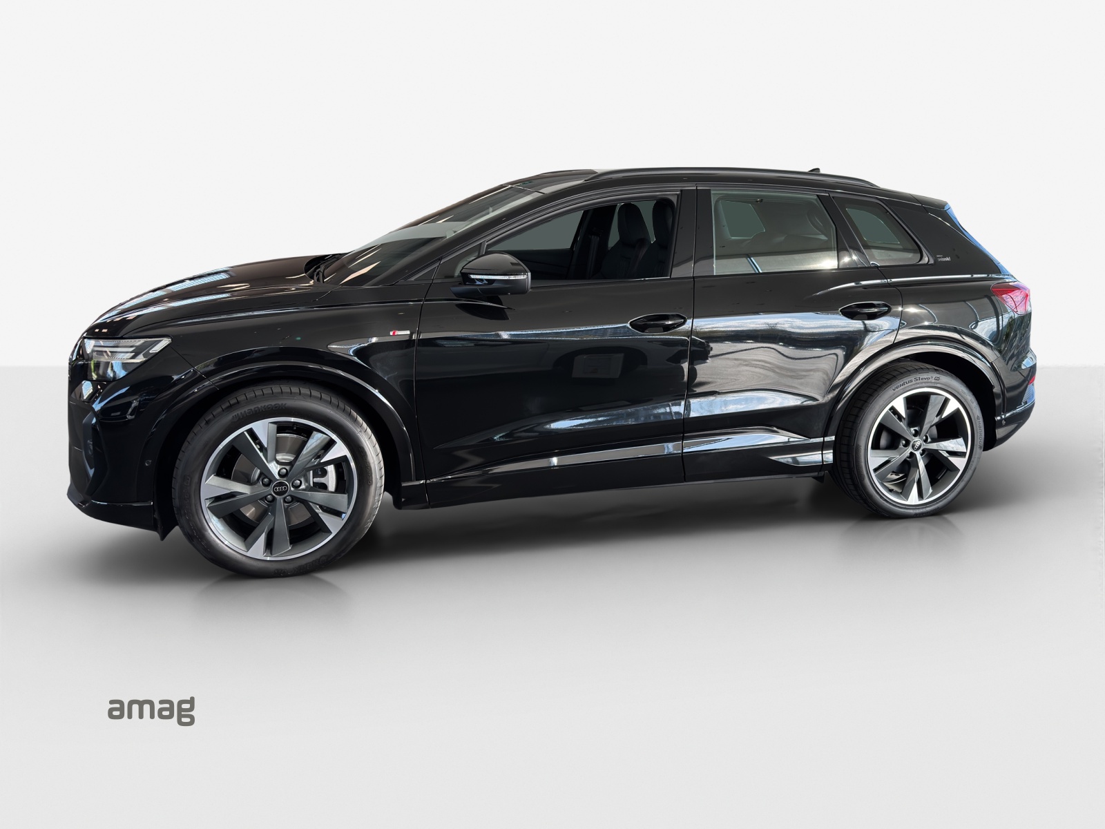 AUDI Q4 e-tron 45 Edition Swiss Ski quattro-showroom-element-1