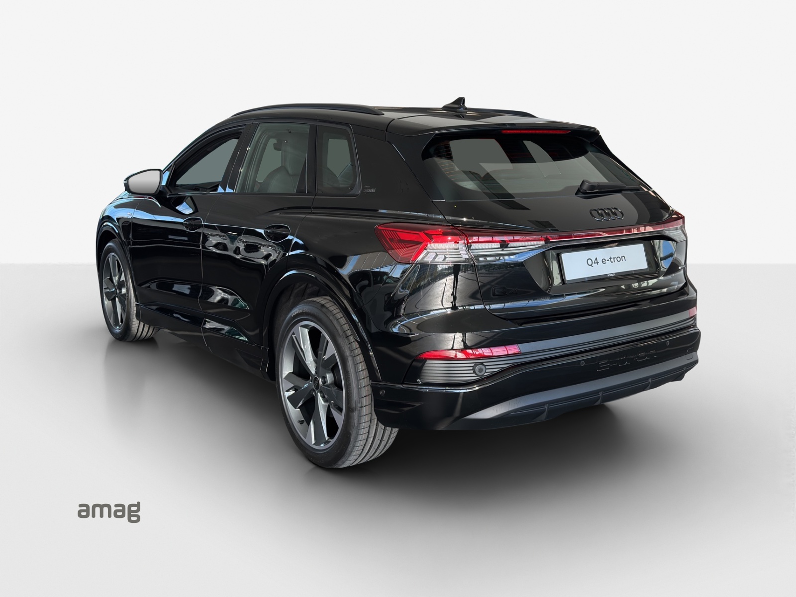 AUDI Q4 e-tron 45 Edition Swiss Ski quattro-showroom-element-2