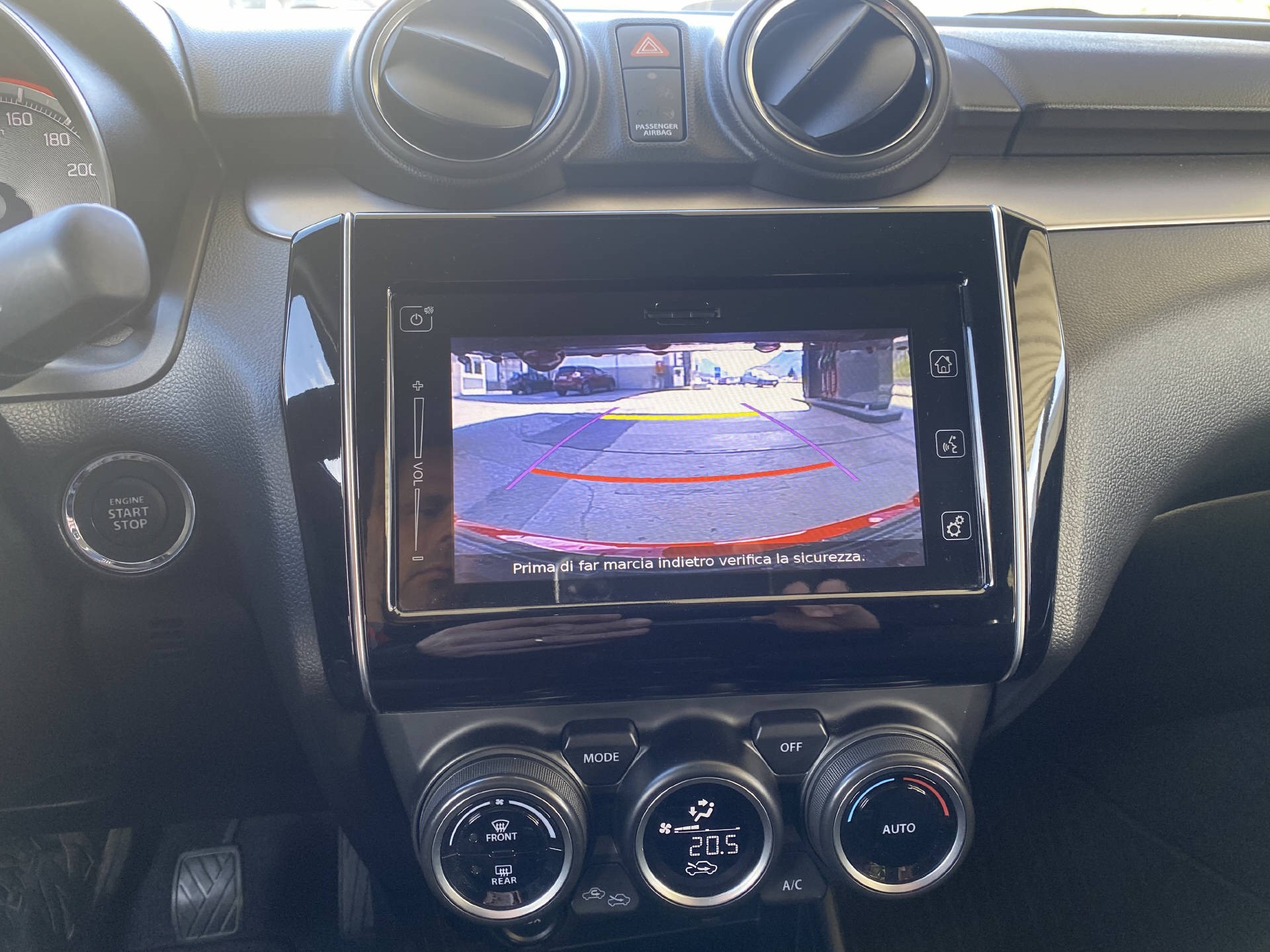 SUZUKI Swift 1.2 Compact Top Hybrid 4x4-image-10