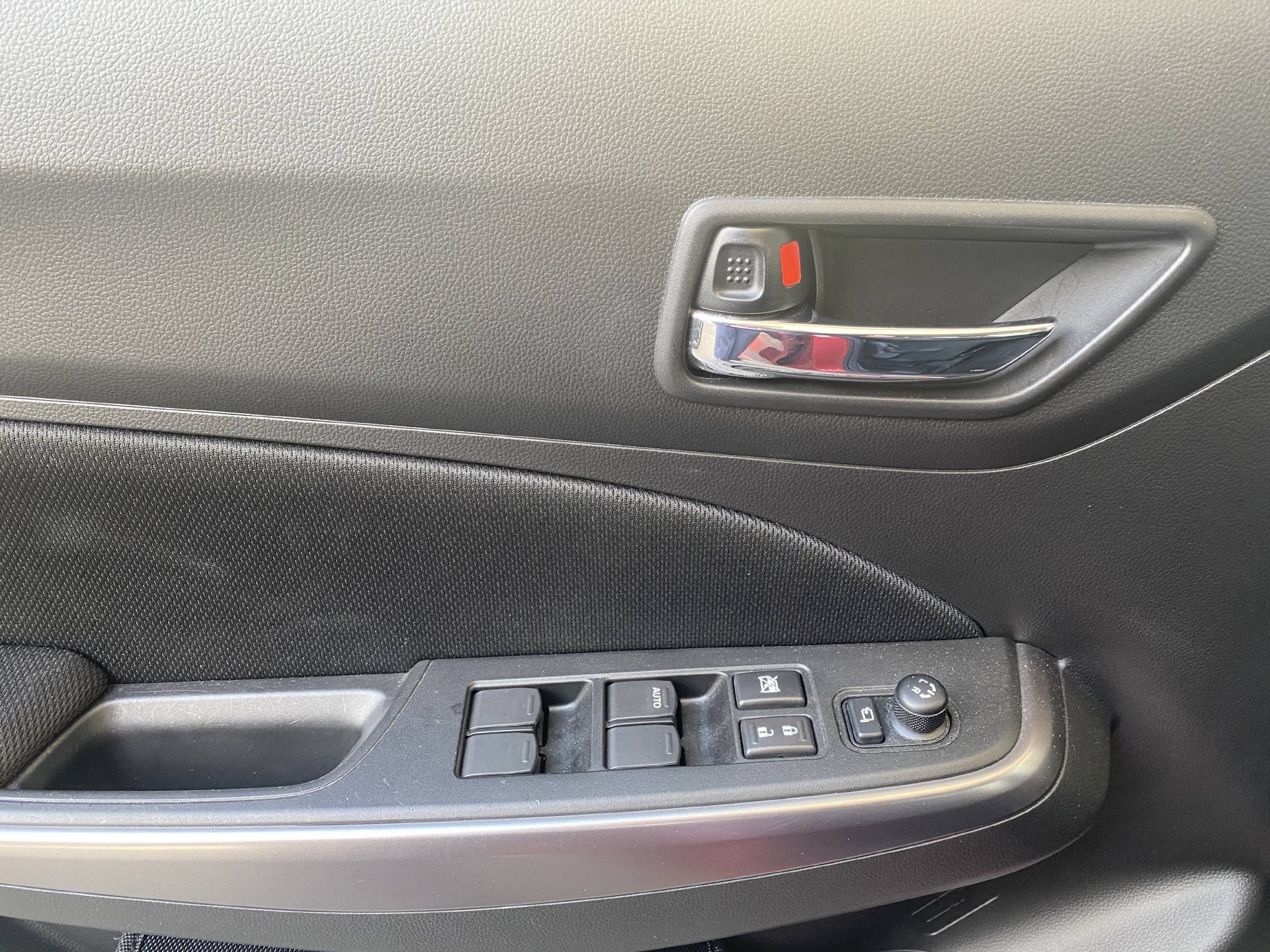 SUZUKI Swift 1.2 Compact Top Hybrid 4x4-image-9