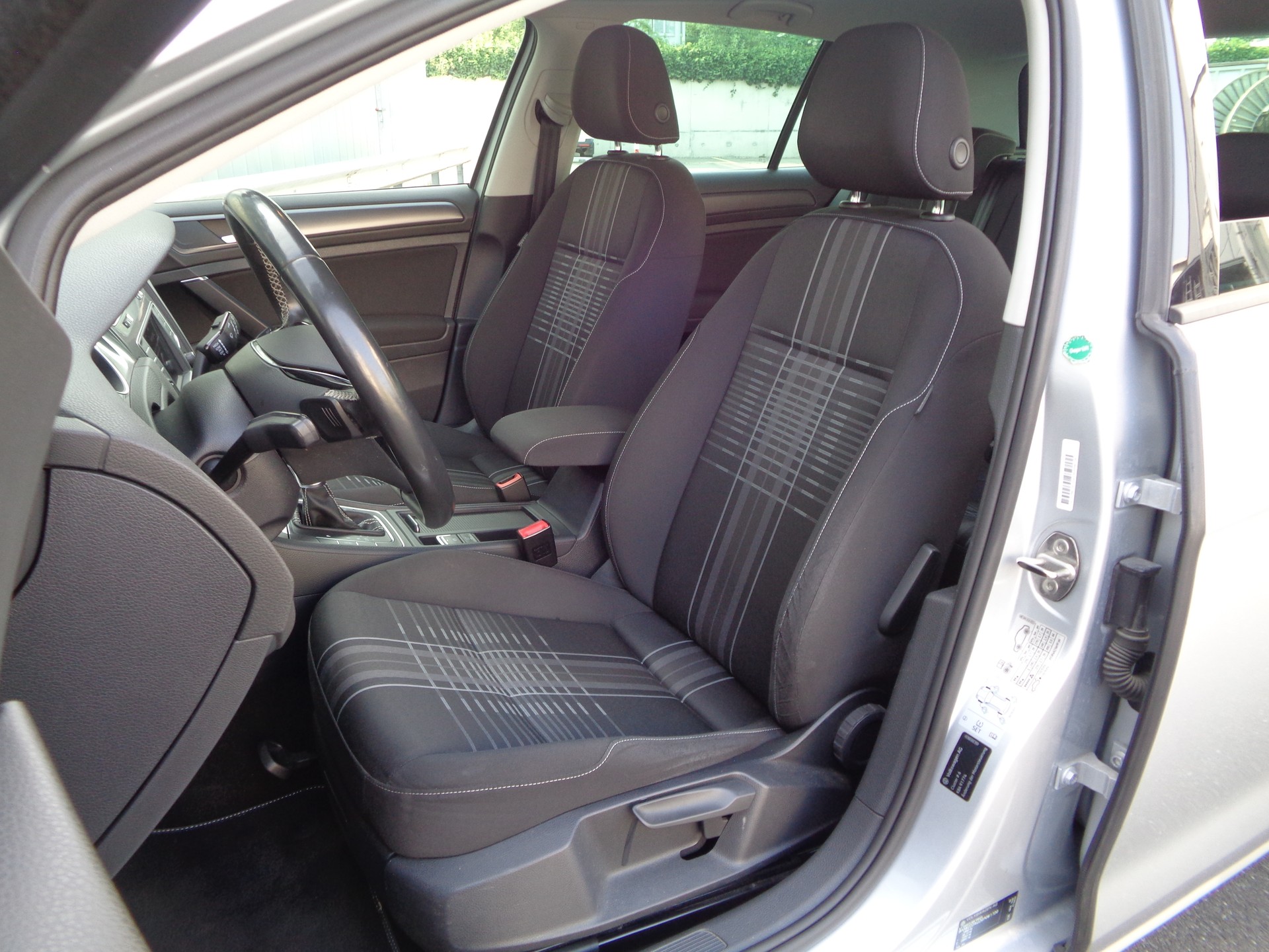 VW Golf 2.0 TDI Lounge DSG-image-5