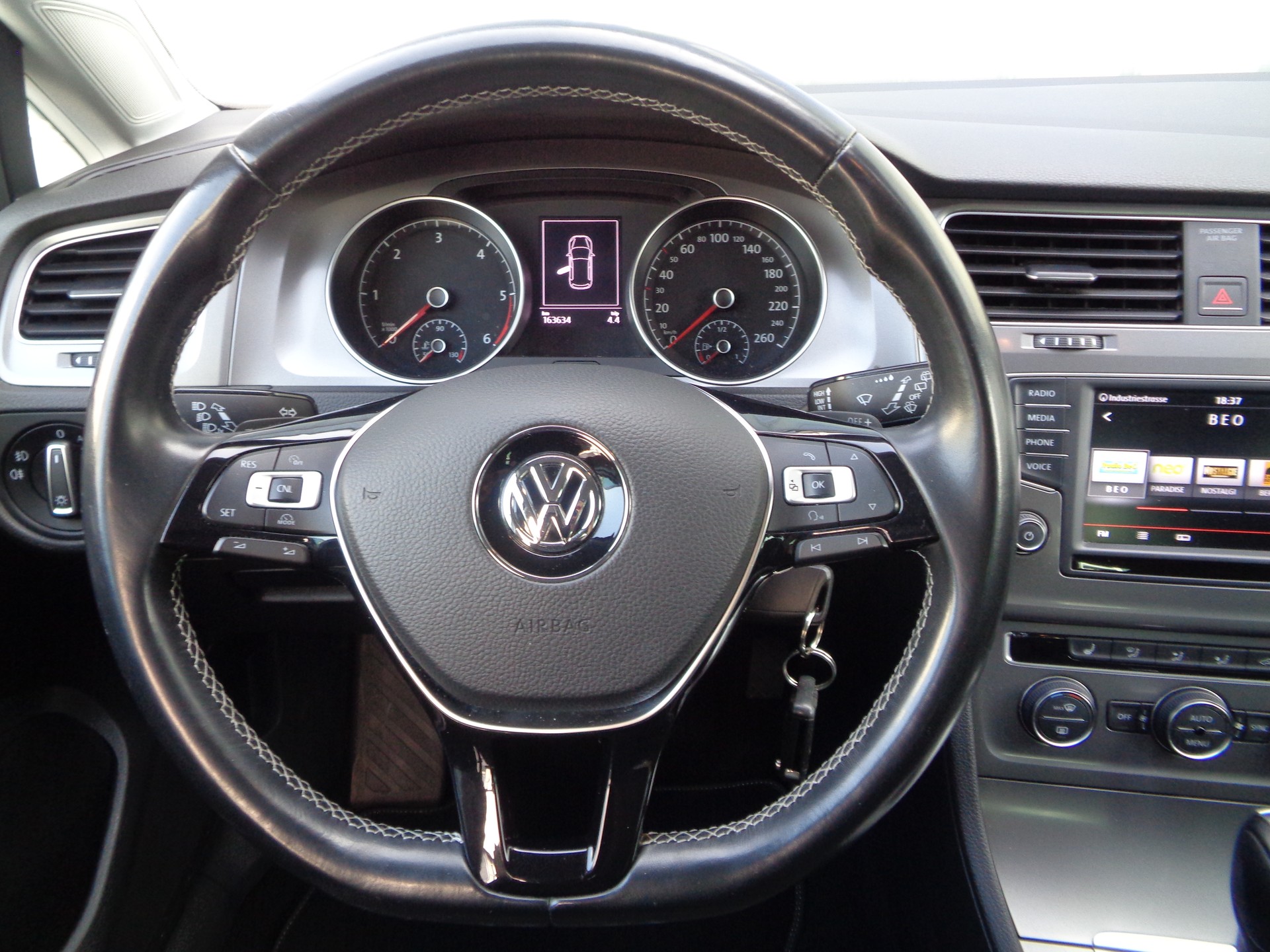 VW Golf 2.0 TDI Lounge DSG-image-7