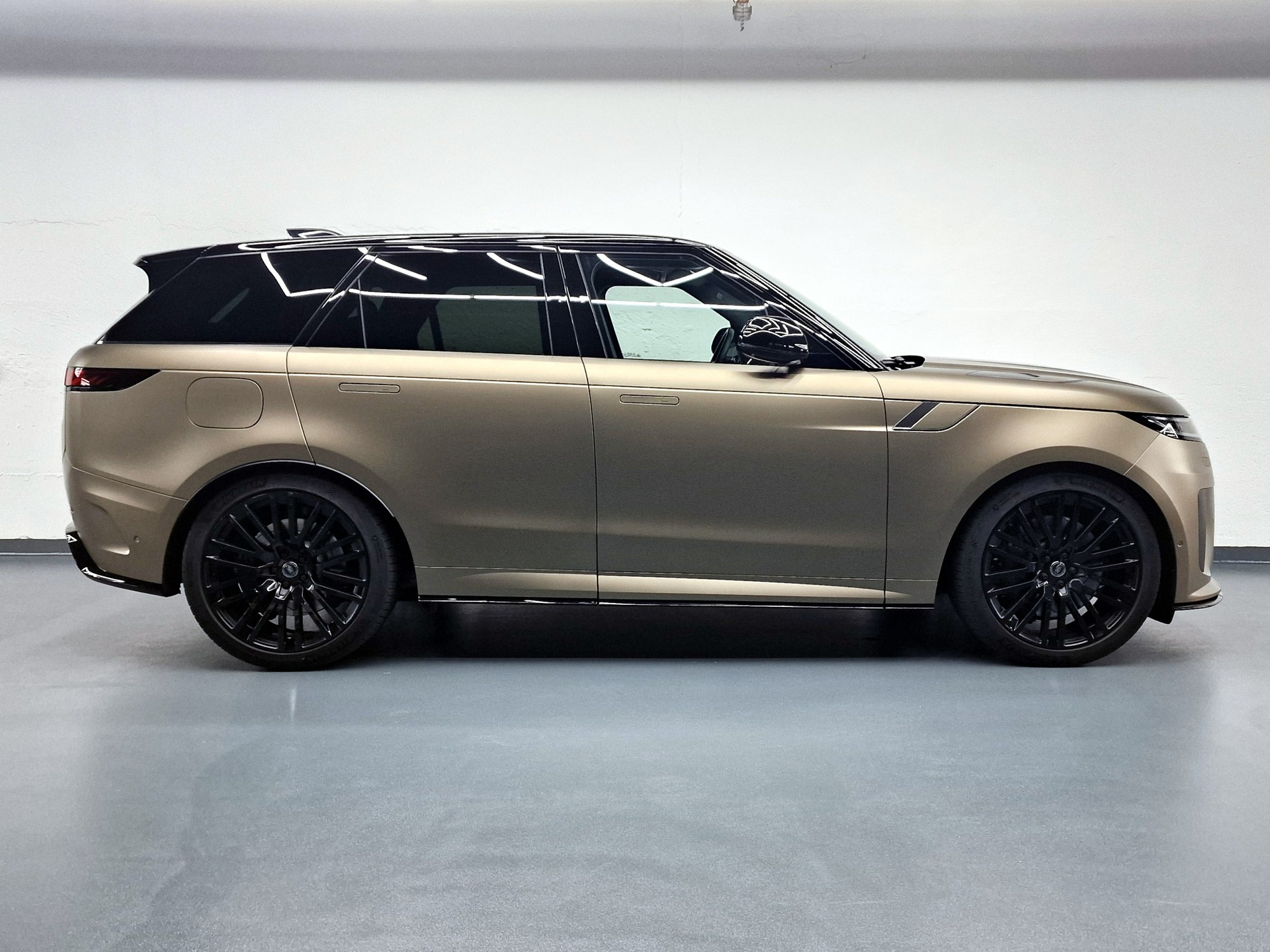 LAND ROVER Range Rover Sport P635 4.4 V8 SV Edition One