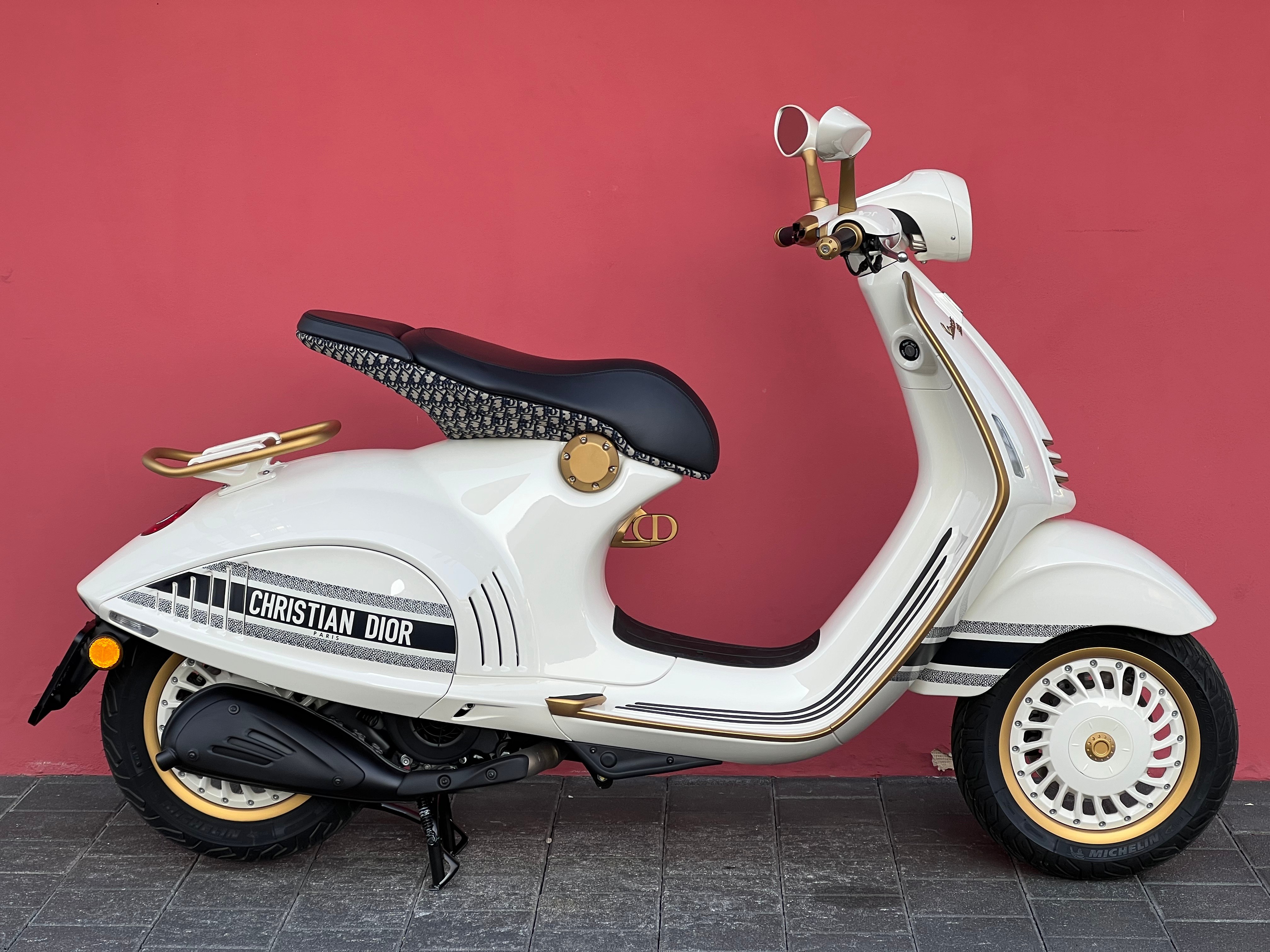 946 Dragon Vendo Vespa 946 Vespa 946 Armani Vespa 946 Emporio