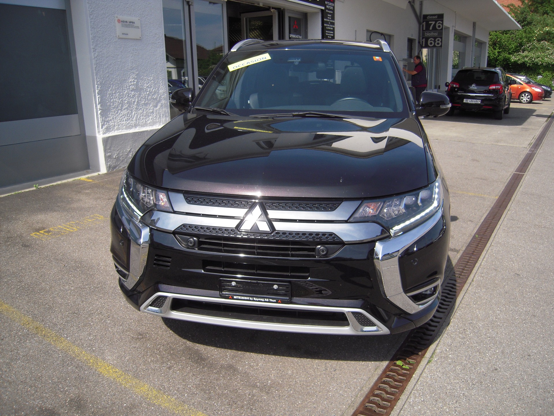MITSUBISHI Outlander 2.4 PHEV Diamond 4WD Automatic-image-4