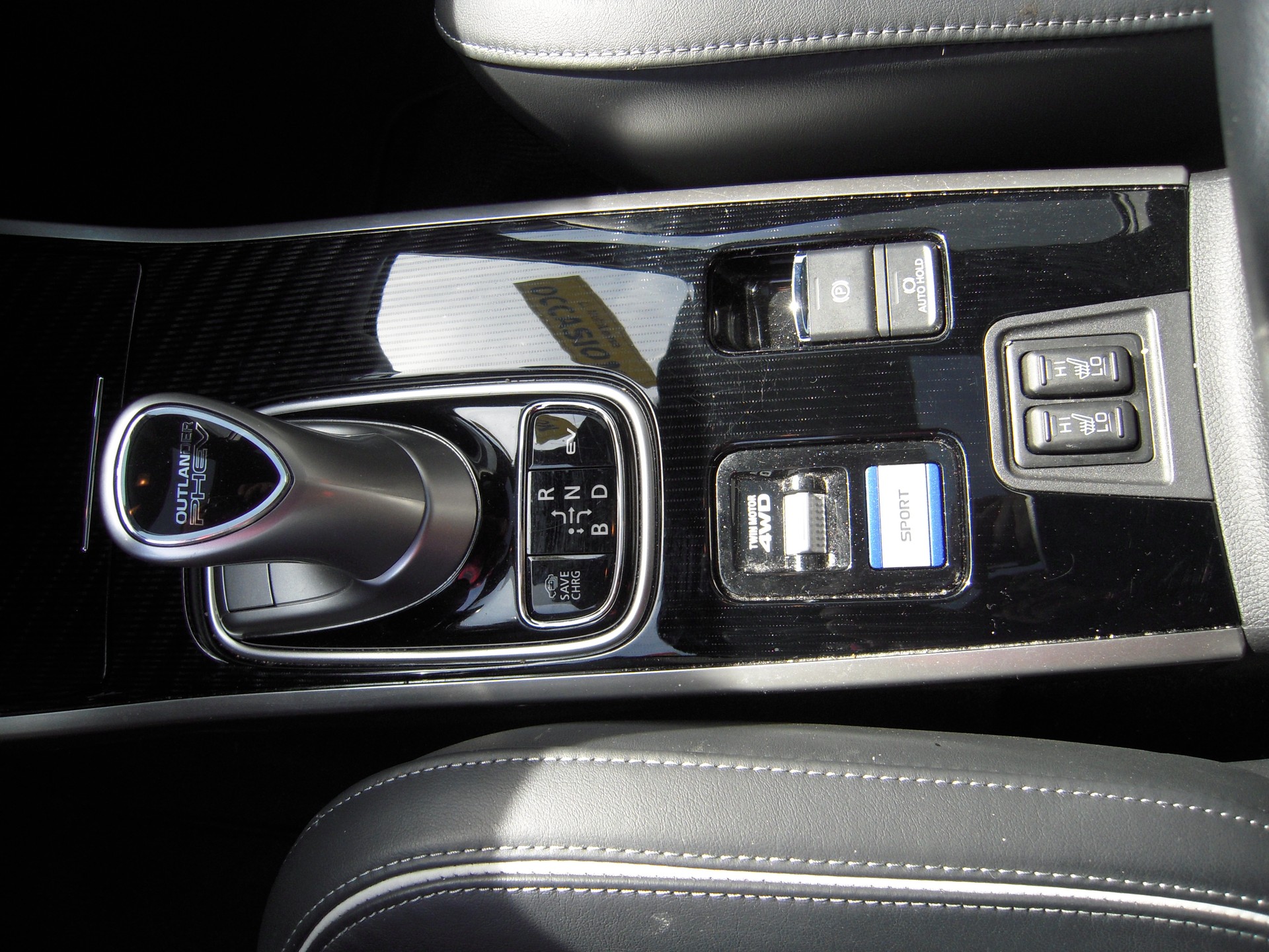 MITSUBISHI Outlander 2.4 PHEV Diamond 4WD Automatic-image-8