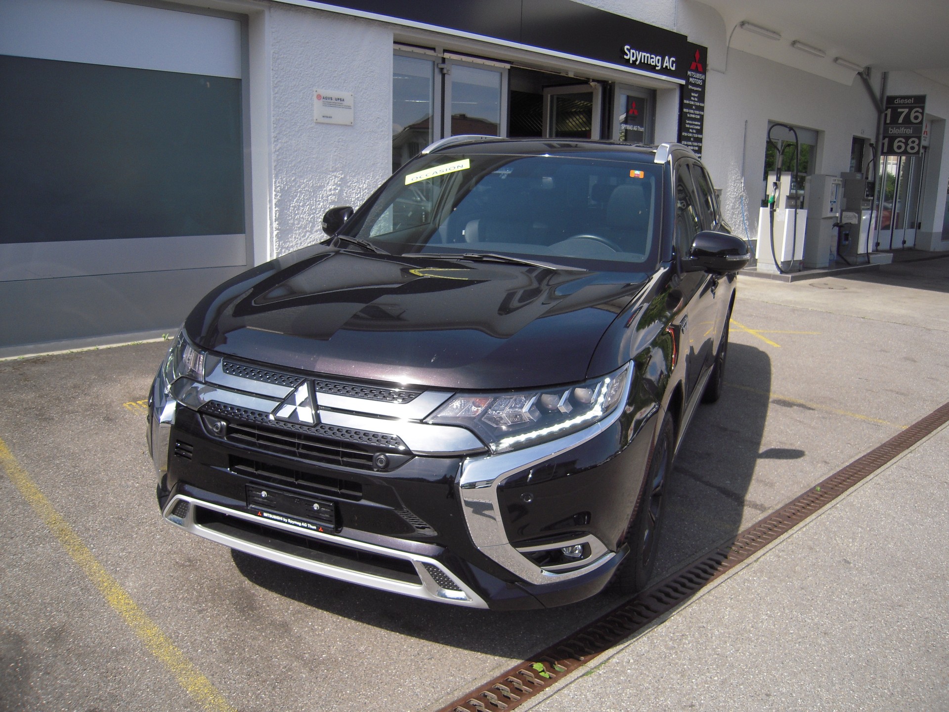 MITSUBISHI Outlander 2.4 PHEV Diamond 4WD Automatic-showroom-element-1