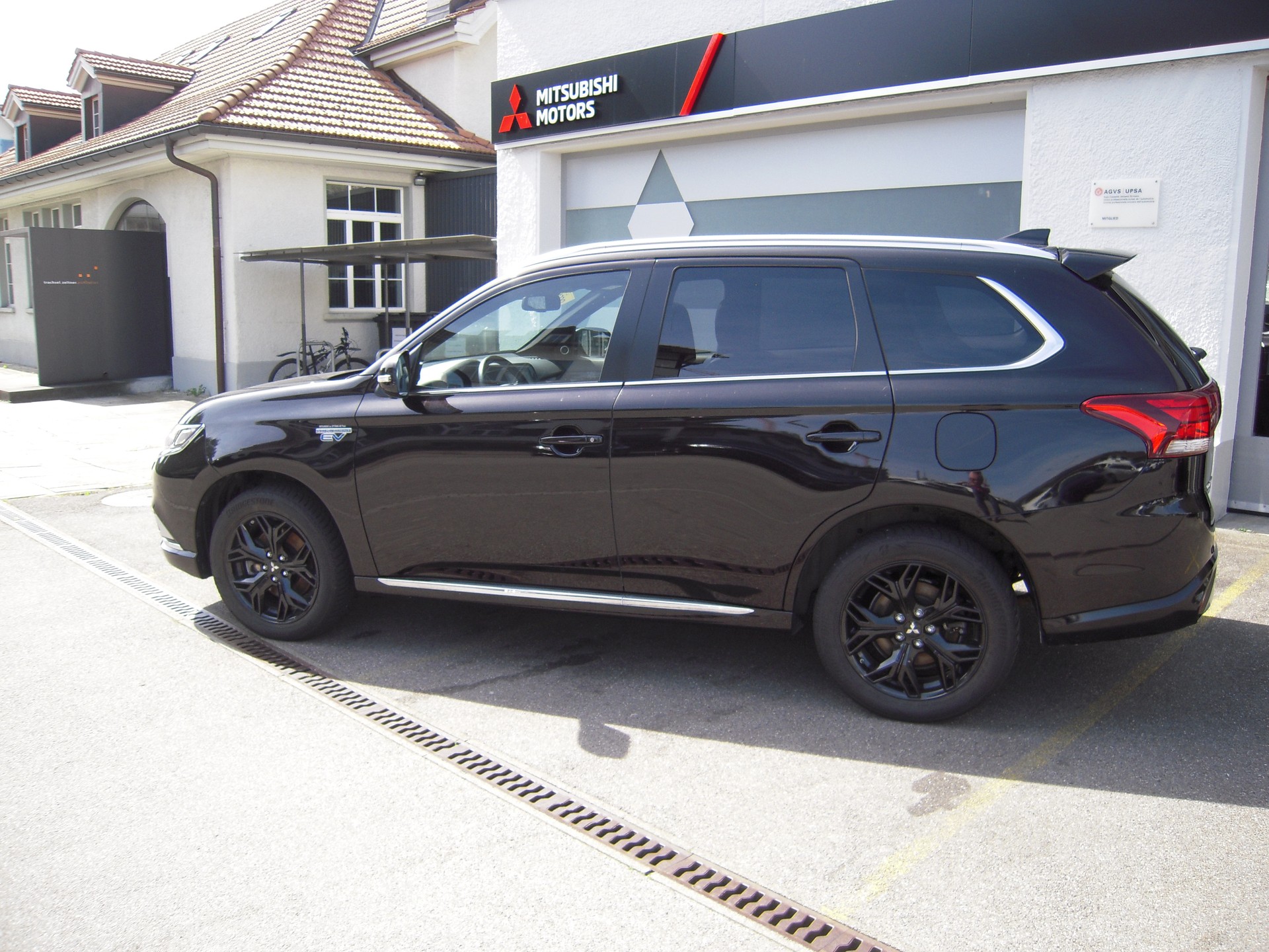 MITSUBISHI Outlander 2.4 PHEV Diamond 4WD Automatic-showroom-element-2