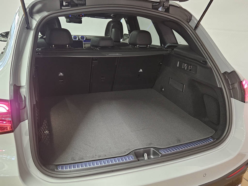 MERCEDES-BENZ GLC 300 d 4Matic AMG Line-showroom-element-3