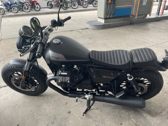 MOTO GUZZI V9 850 Bobber-showroom-element-2