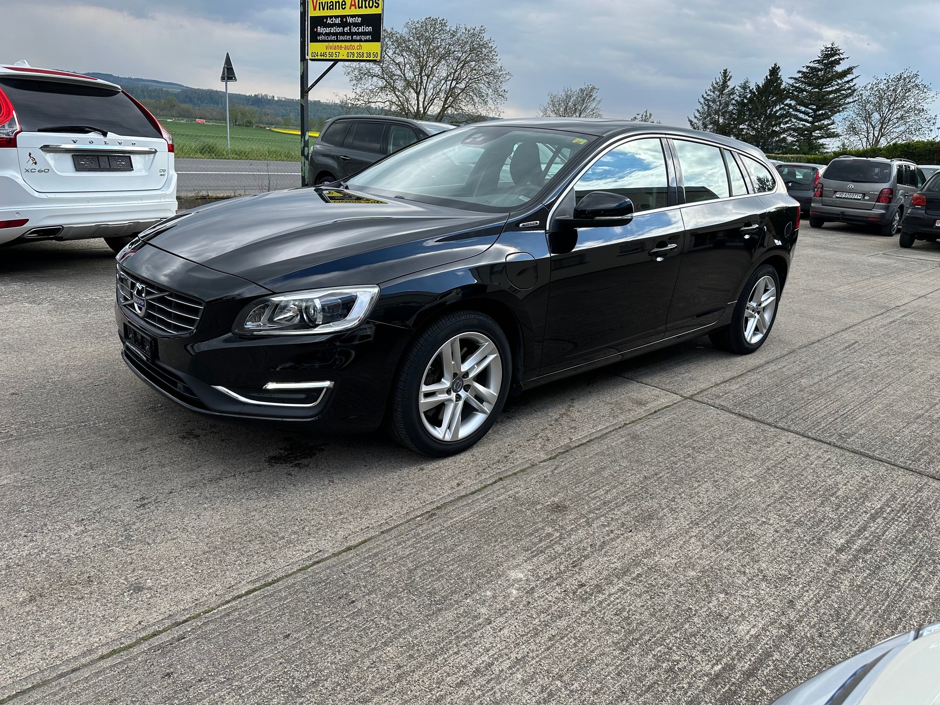 VOLVO V60 D6 AWD Plug-in Hybrid Momentum Geartronic-showroom-element-2