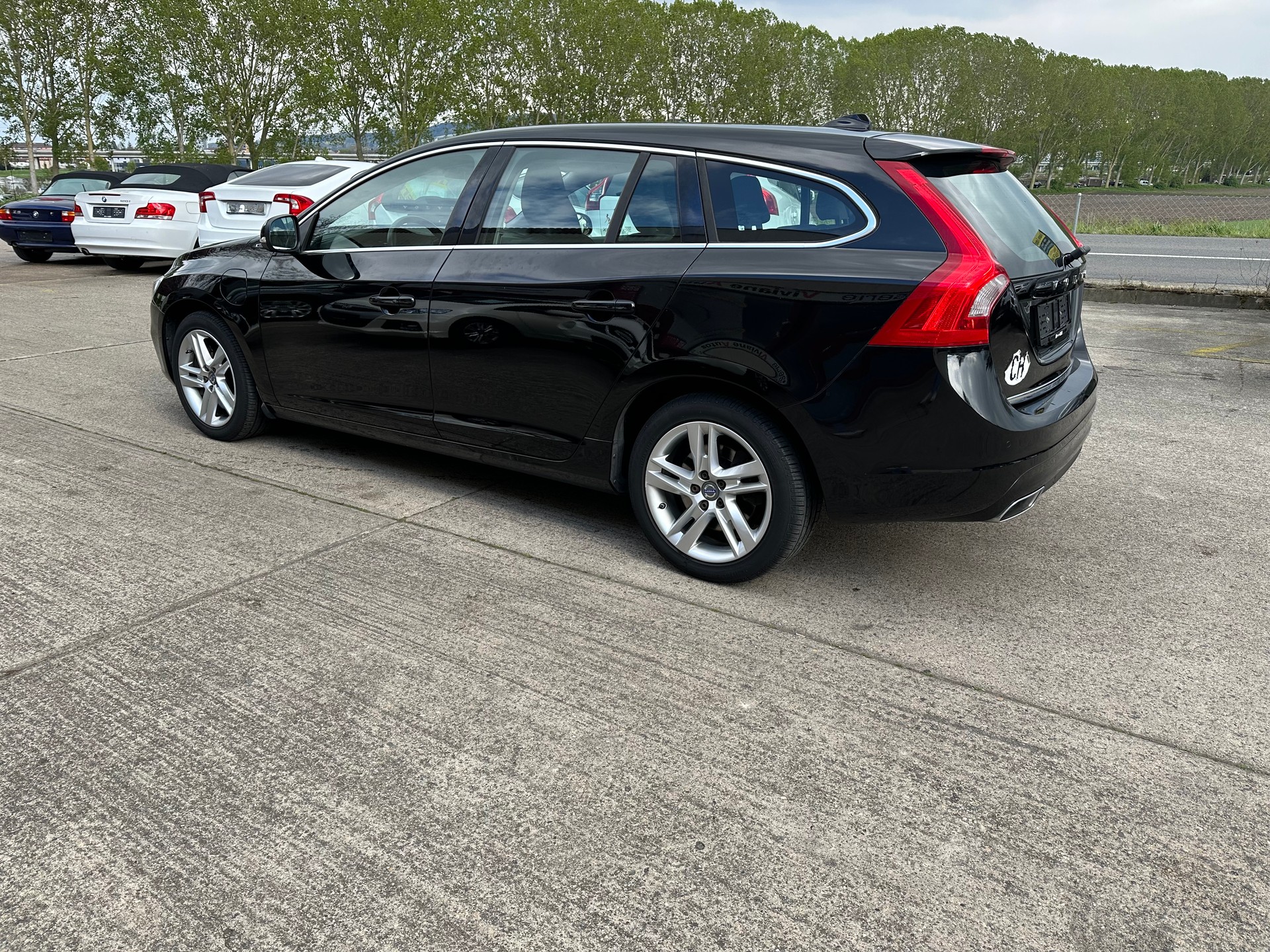 VOLVO V60 D6 AWD Plug-in Hybrid Momentum Geartronic-showroom-element-3