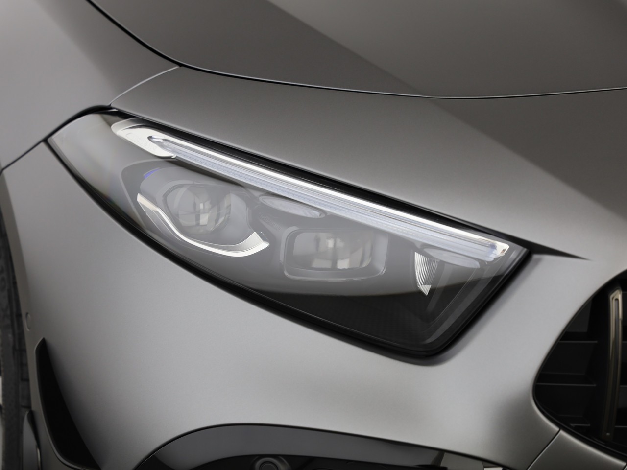 MERCEDES-BENZ A AMG 35 4Matic+ 8G-DCT-showroom-element-3