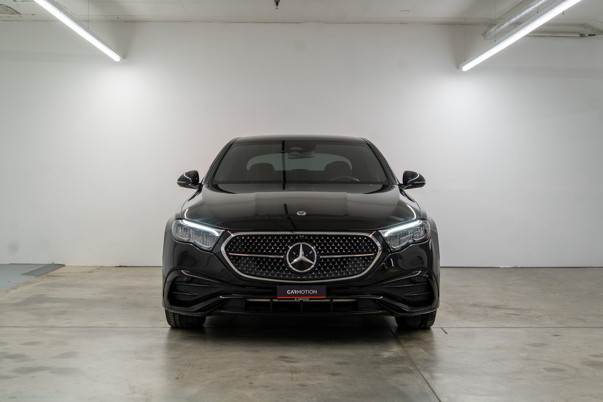 MERCEDES-BENZ E 220 d AMG Line-showroom-element-1