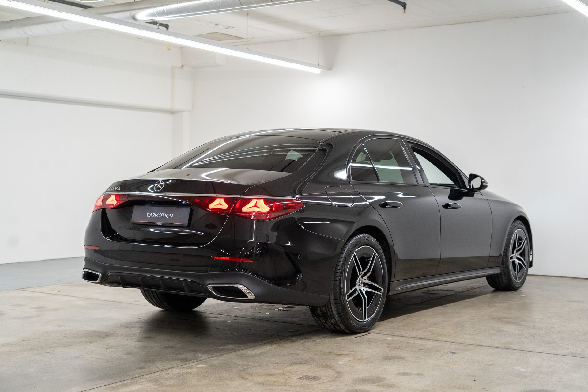 MERCEDES-BENZ E 220 d AMG Line-showroom-element-3