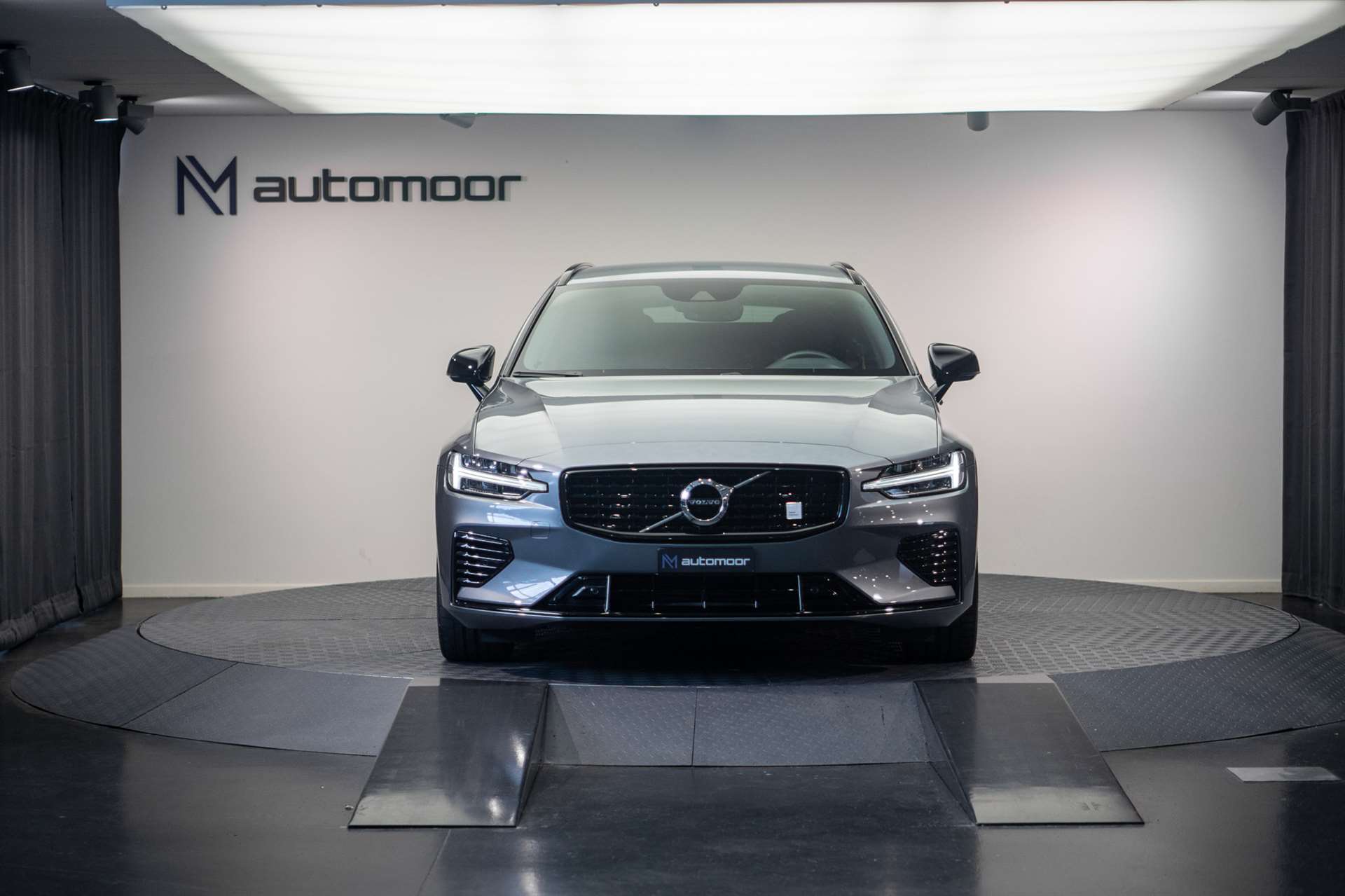 VOLVO V60 T8 eAWD Twin Engine Polestar Geartronic-showroom-element-1