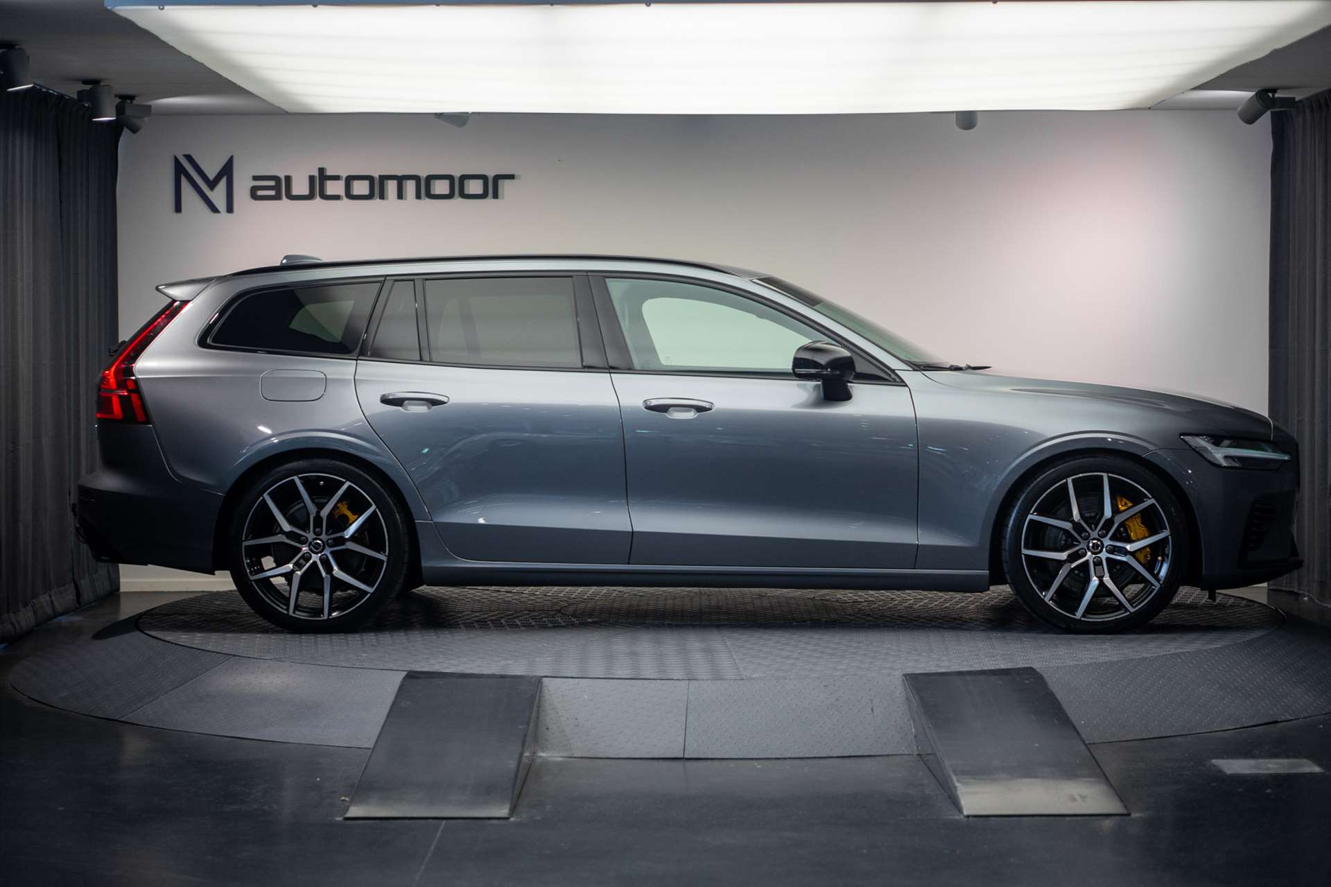VOLVO V60 T8 eAWD Twin Engine Polestar Geartronic-showroom-element-3
