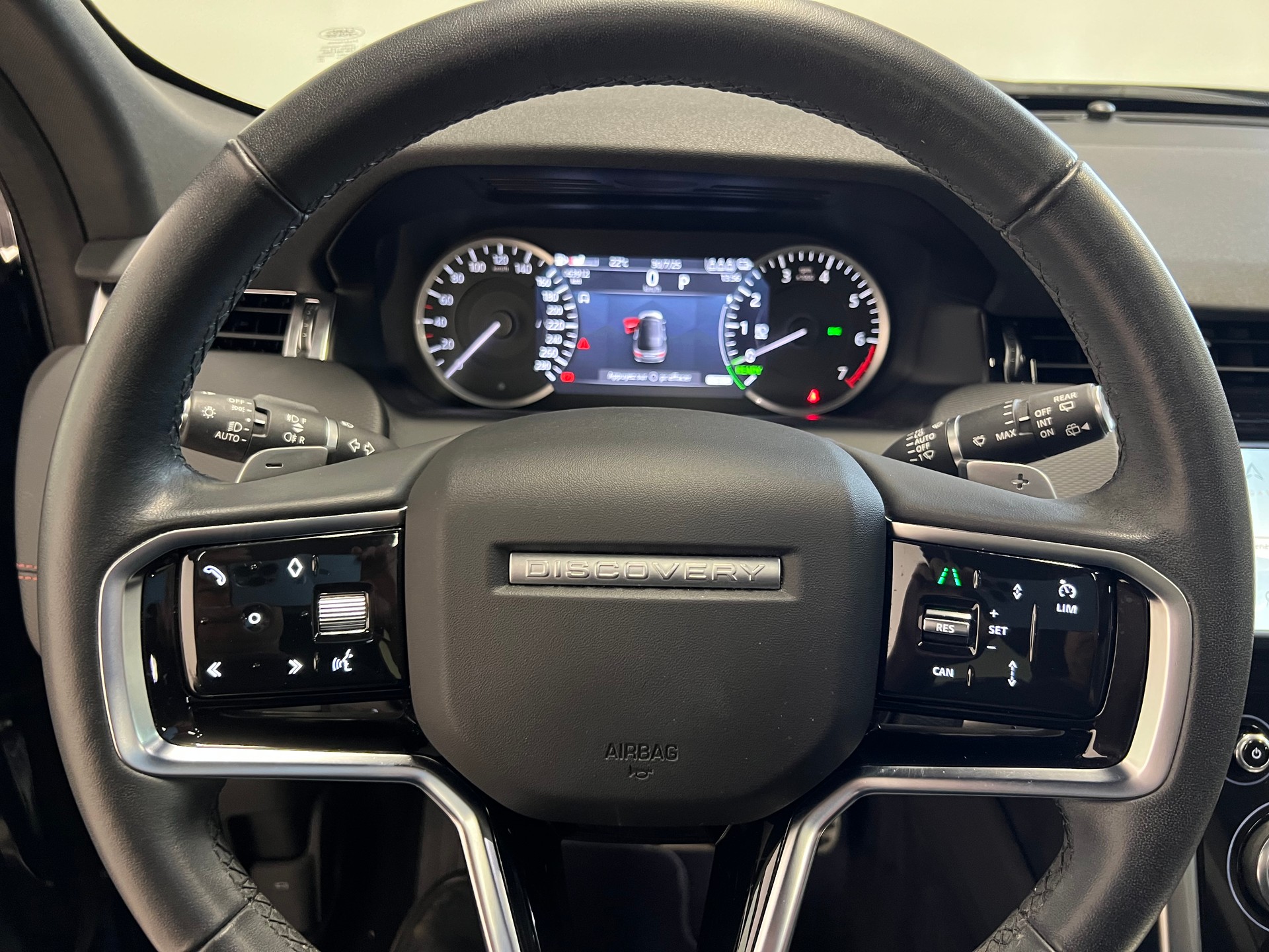 LAND ROVER Discovery Sport 1.5 T 300e R-Dynamic S-showroom-element-3
