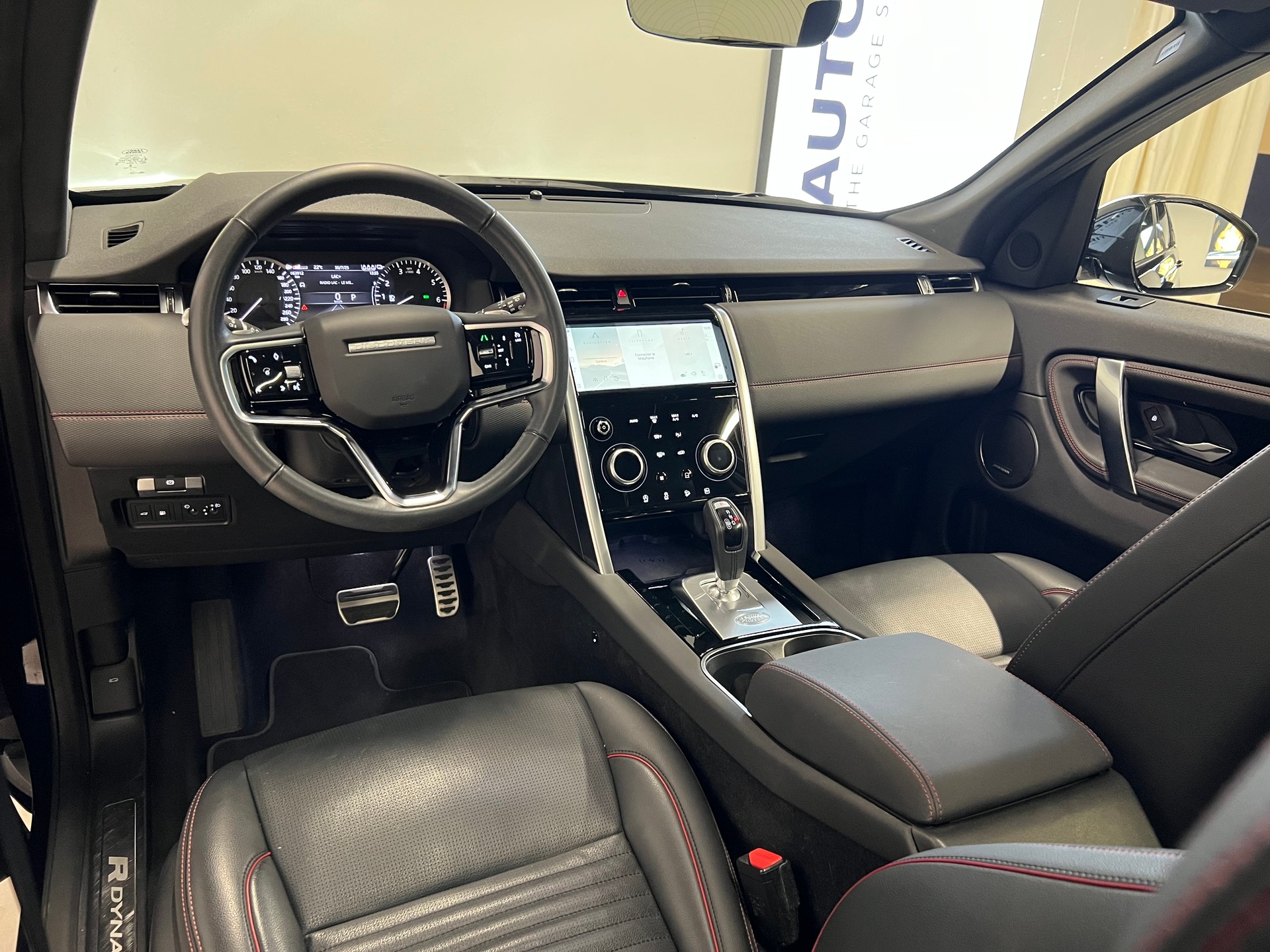 LAND ROVER Discovery Sport 1.5 T 300e R-Dynamic S-showroom-element-2