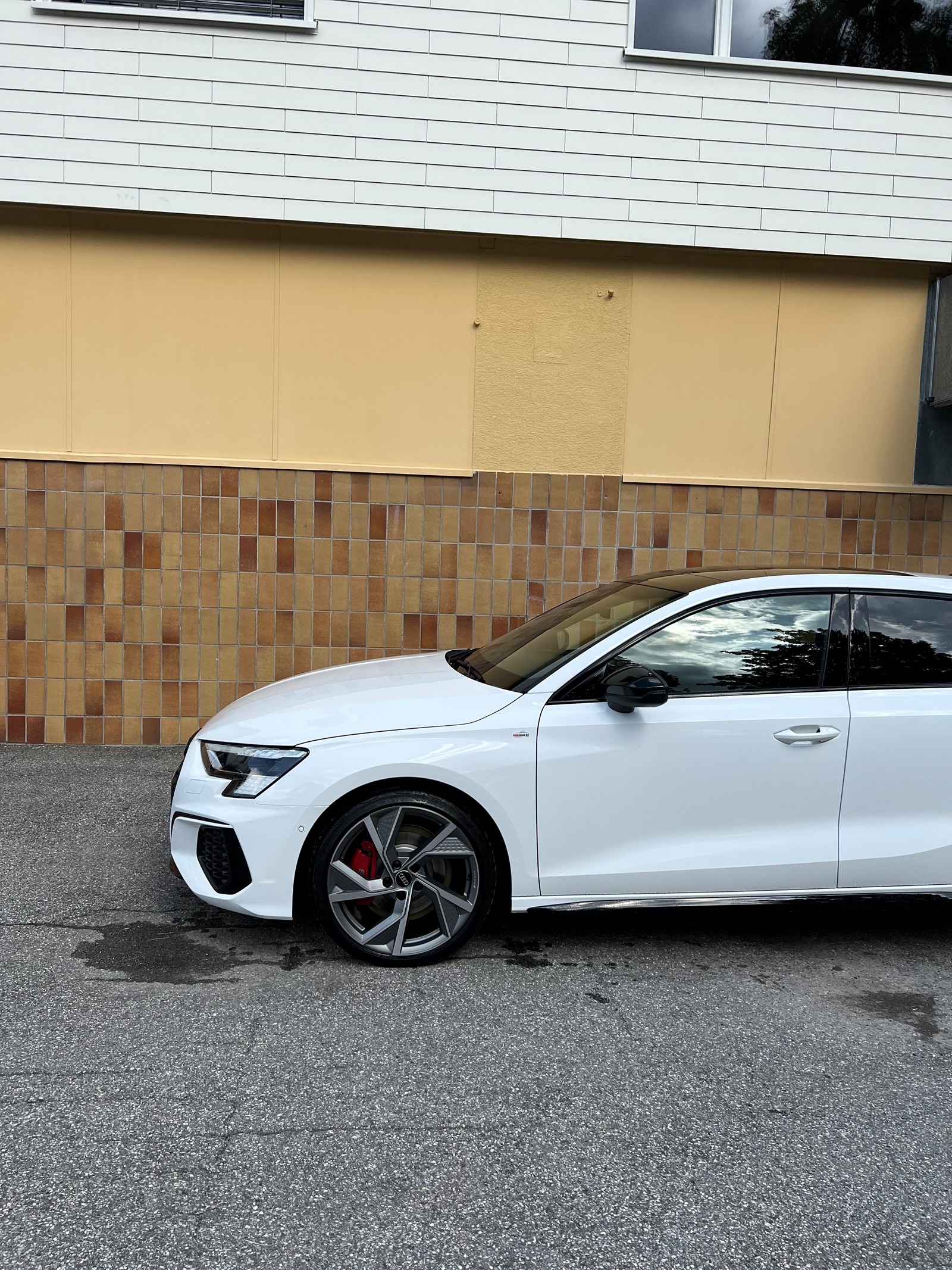 AUDI S3 Sportback 2.0 TFSI quattro S-tronic-image-2