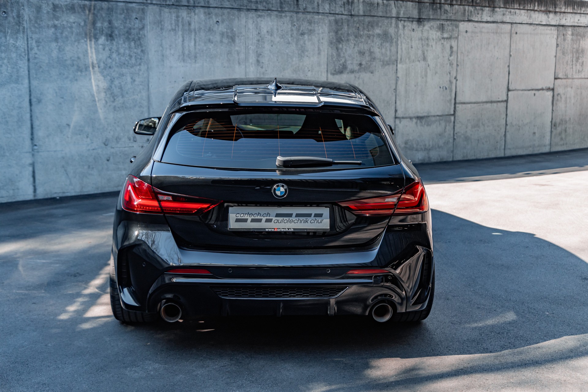 BMW M135i xDrive Steptronic-showroom-element-1