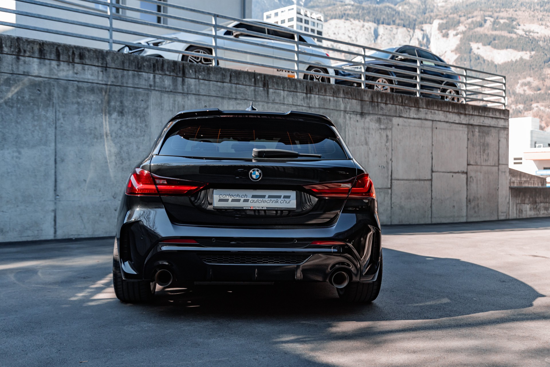 BMW M135i xDrive Steptronic-showroom-element-2