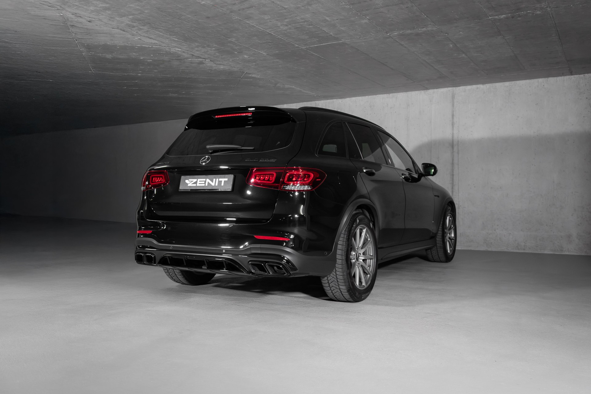 MERCEDES-BENZ GLC 63 S AMG 4Matic 9G-Tronic-showroom-element-3