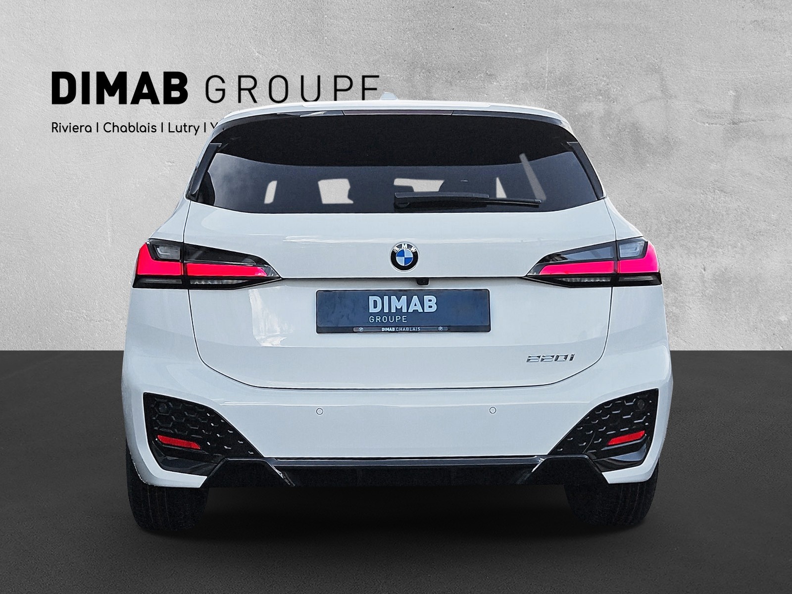 BMW 220i Active Tourer M Sport DKG-showroom-element-3