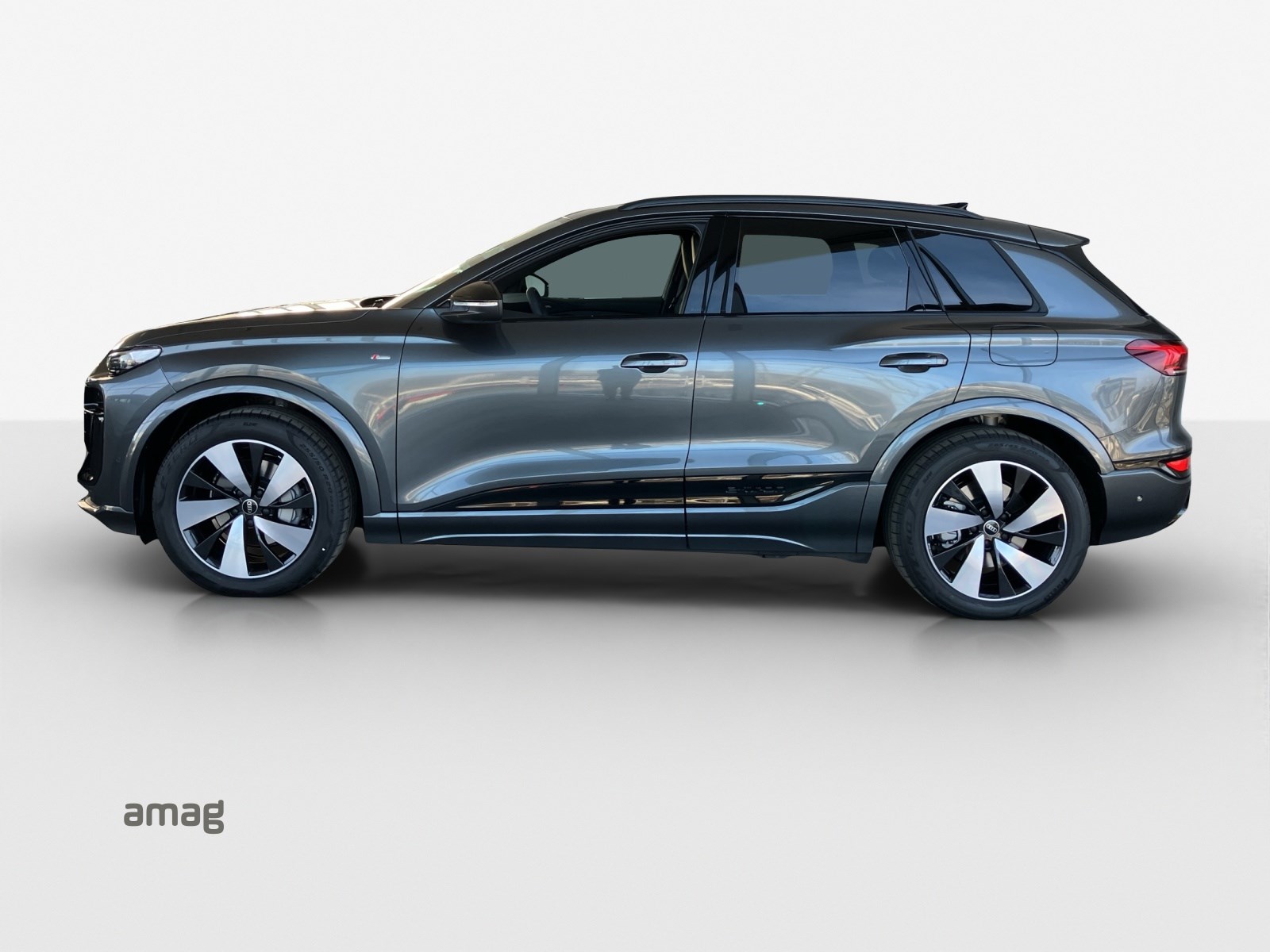 AUDI Q6 e-tron quattro-showroom-element-1