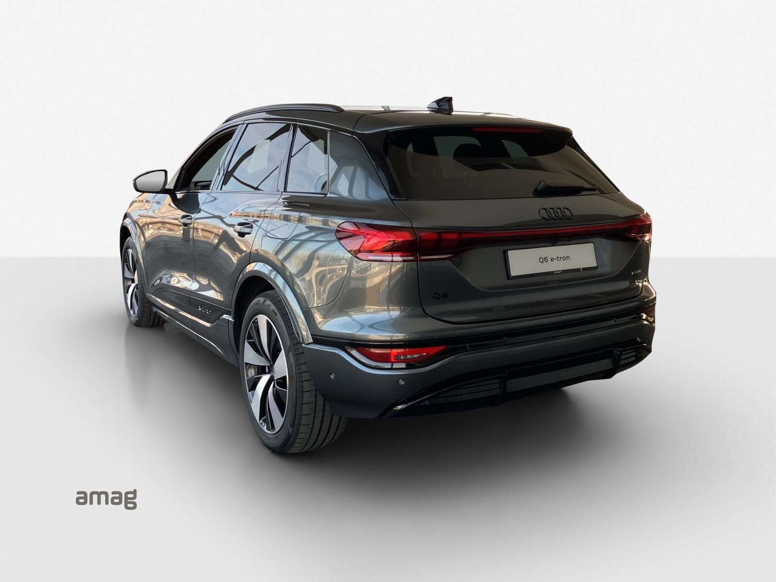 AUDI Q6 e-tron quattro-showroom-element-2