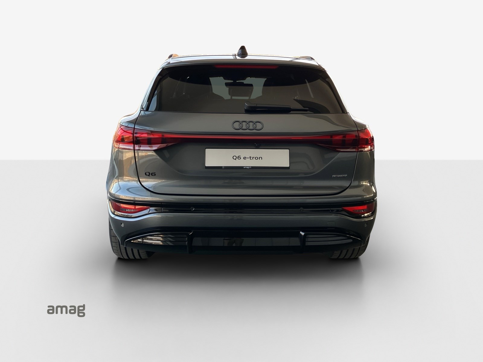 AUDI Q6 e-tron quattro-showroom-element-3