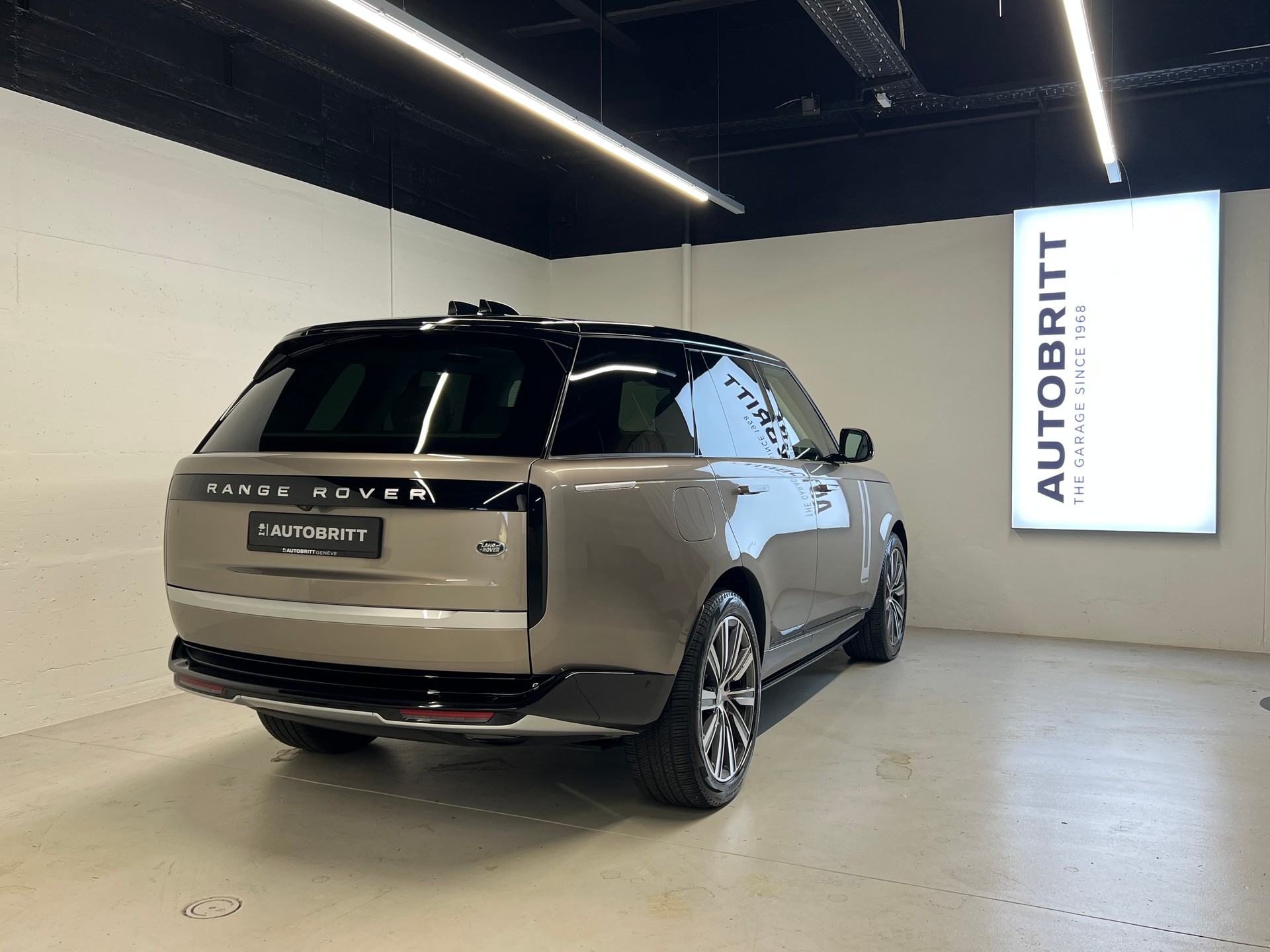 LAND ROVER Range Rover 3.0 Si6 P510e Autobiography-showroom-element-1