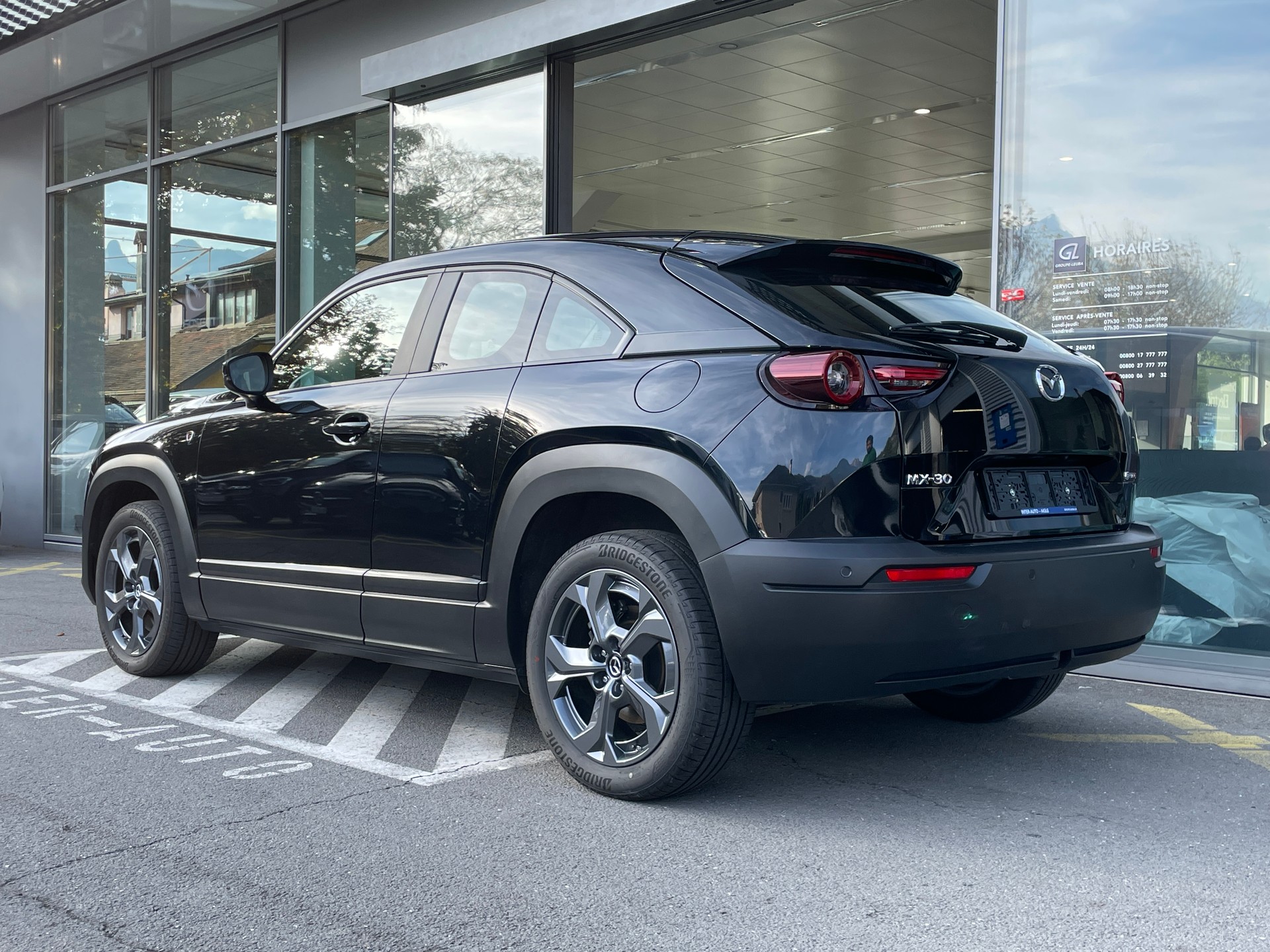 MAZDA MX-30 PHEV e-Skyactiv R-EV 170 Exclusive-Line-showroom-element-3