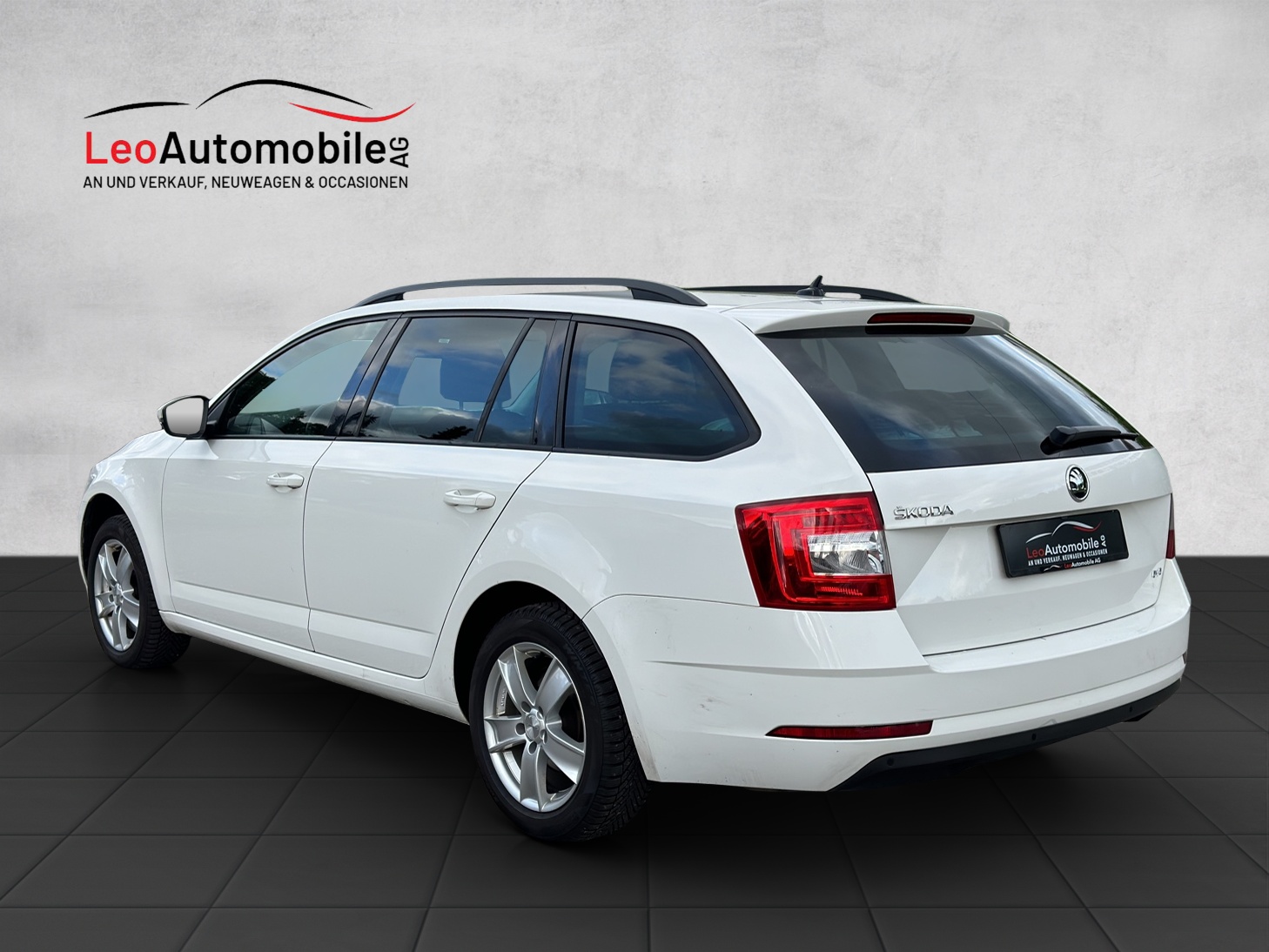 SKODA Octavia Combi 2.0 TDI Ambition 4x4 DSG-showroom-element-2
