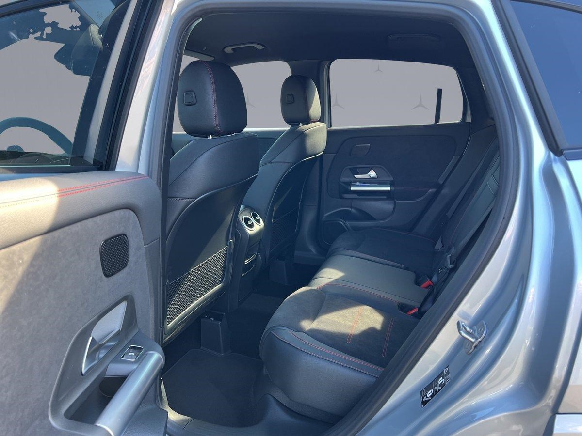 MERCEDES-BENZ GLA 200 AMG Line-image-11