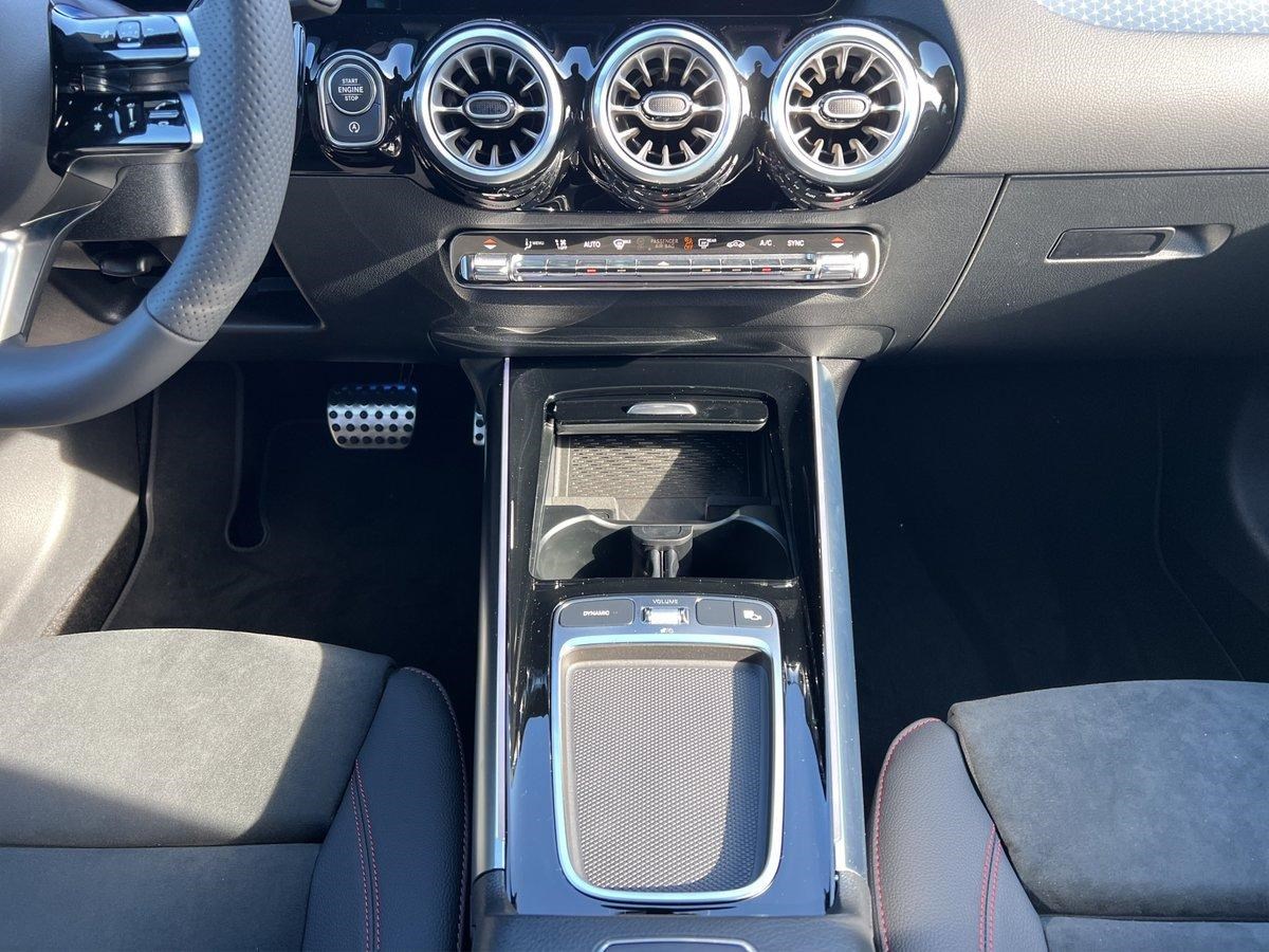 MERCEDES-BENZ GLA 200 AMG Line-image-13