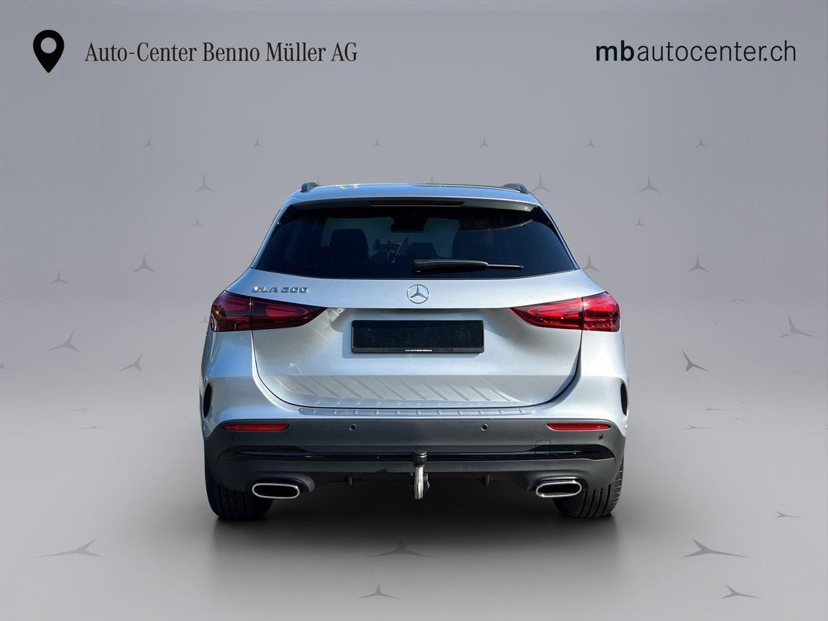 MERCEDES-BENZ GLA 200 AMG Line-image-3