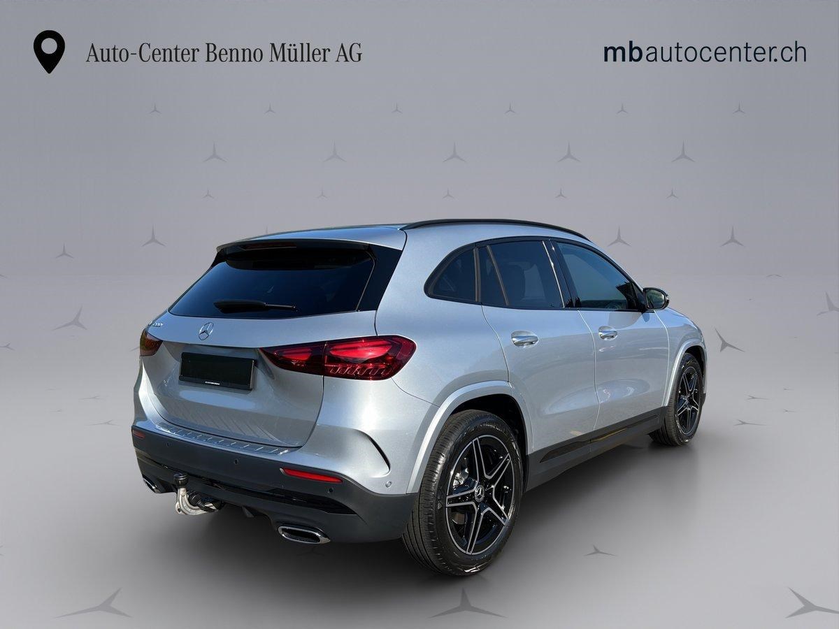 MERCEDES-BENZ GLA 200 AMG Line-image-4