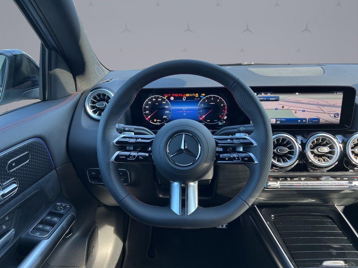 MERCEDES-BENZ GLA 200 AMG Line-image-9