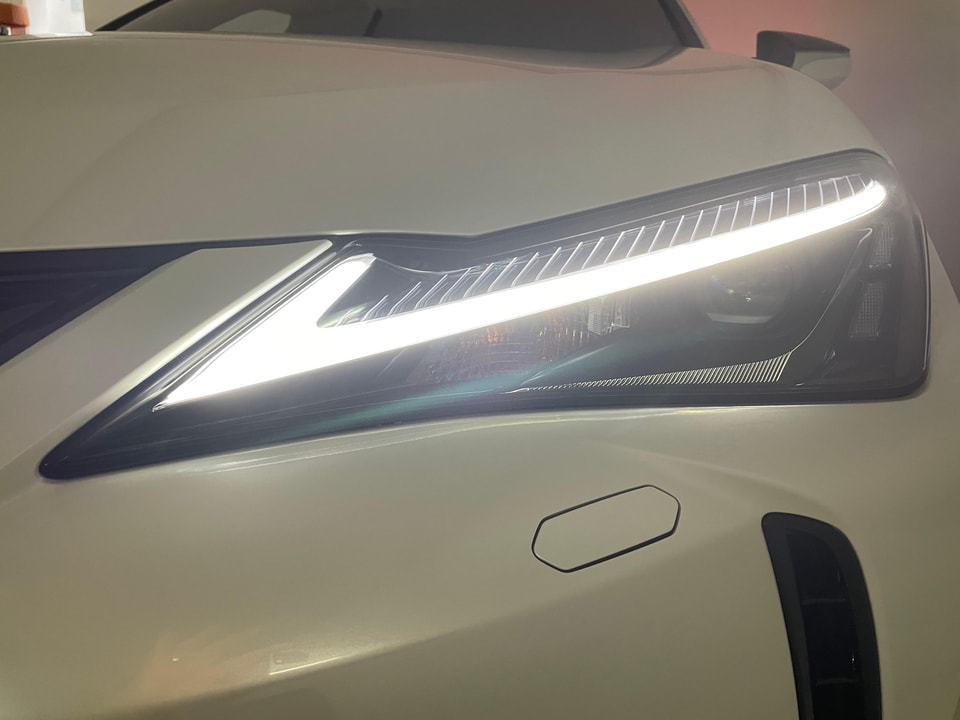 UX 250h Comfort E-FOUR Voll-Hybrid