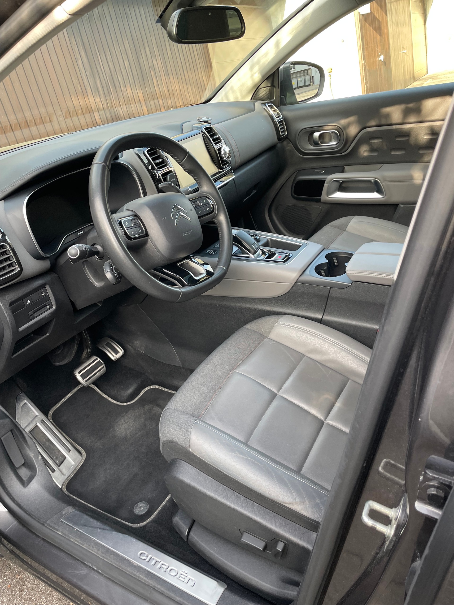 CITROEN C5 Aircross 1.6i PureTech Shine EAT8-image-6