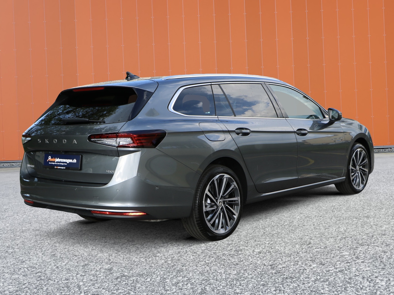 SKODA Superb Combi 2.0 TSI L&K 4x4 DSG-showroom-element-1