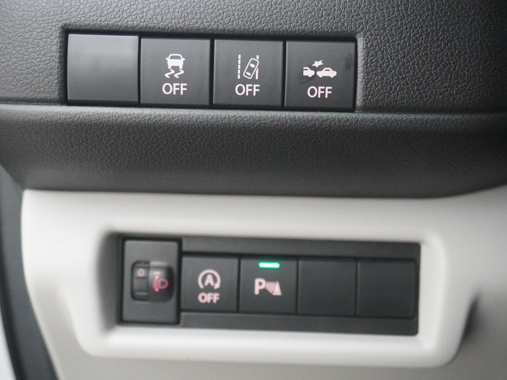 SUZUKI SWIFT 1.2 Tradizio Top Hybrid 4x4-image-16