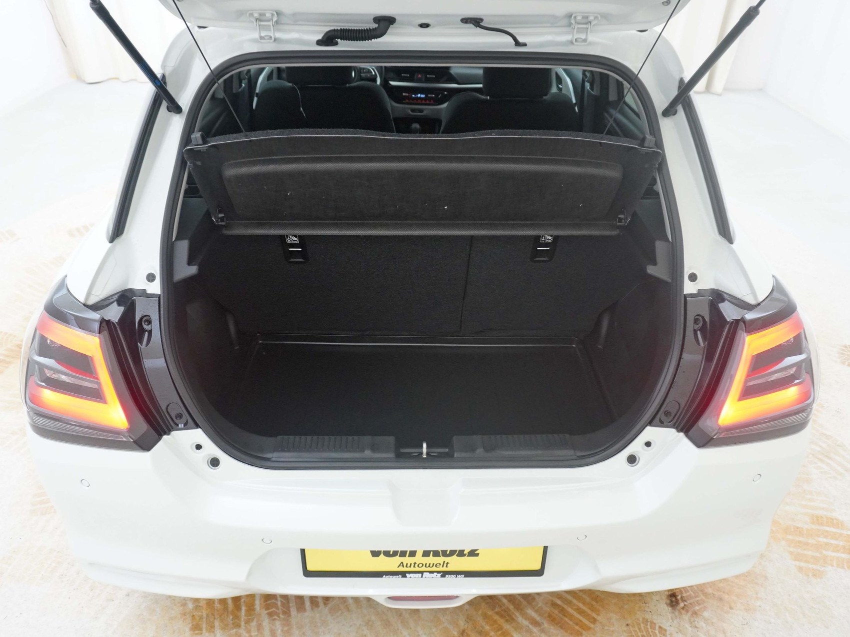 SUZUKI SWIFT 1.2 Tradizio Top Hybrid 4x4-image-18