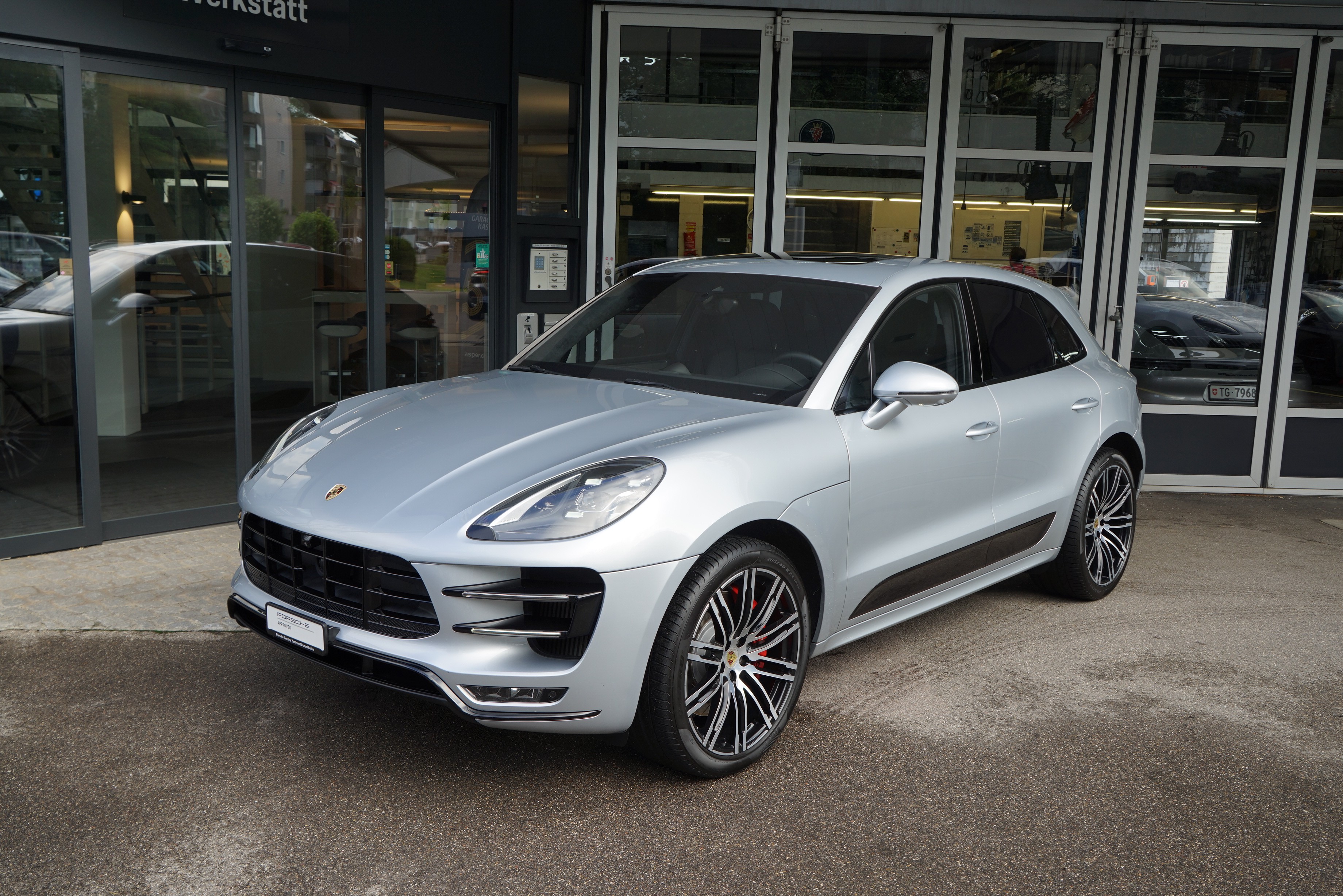 PORSCHEMacan Turbo Performance (SUV / Gelndewagen)