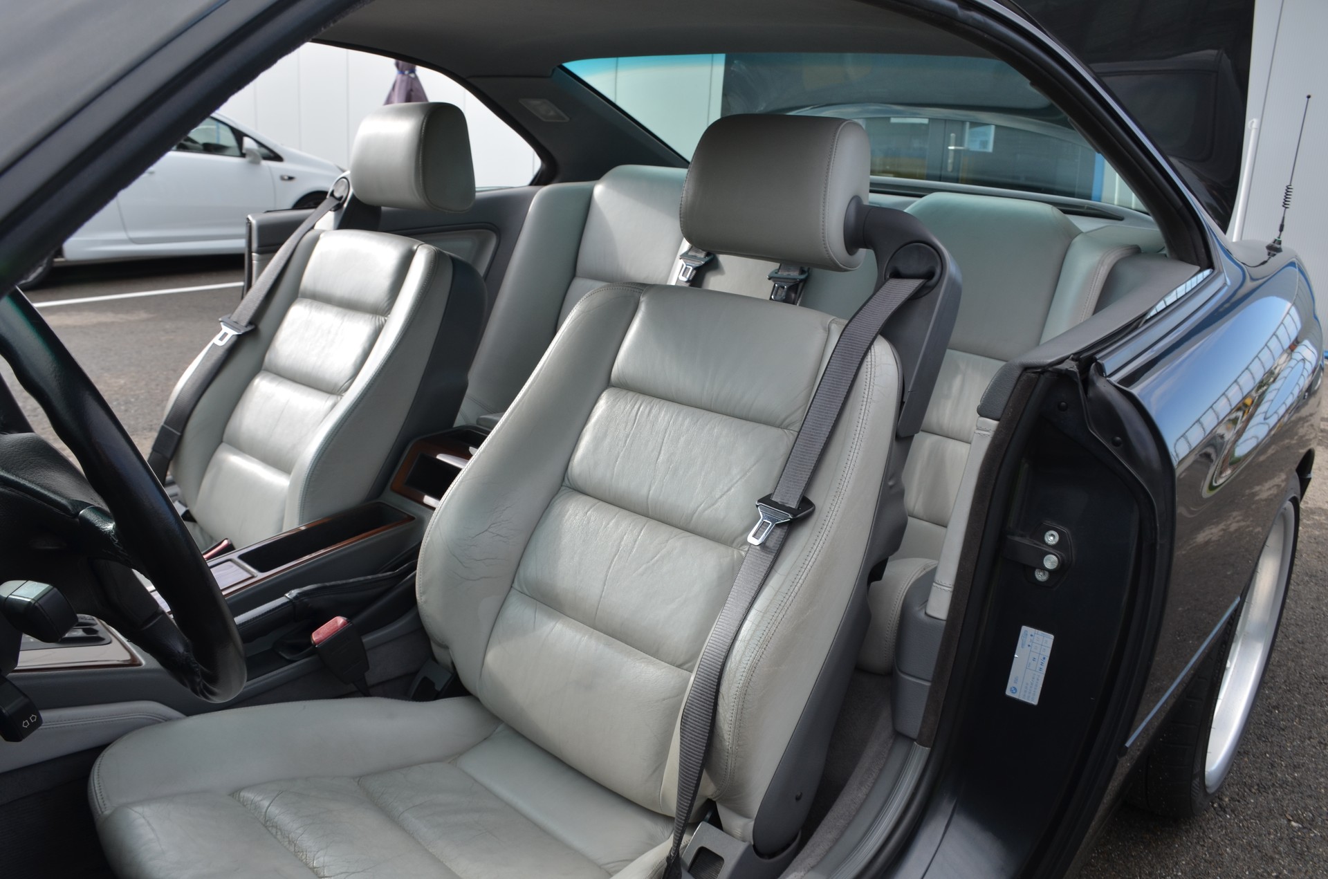 BMW 850i A-image-15