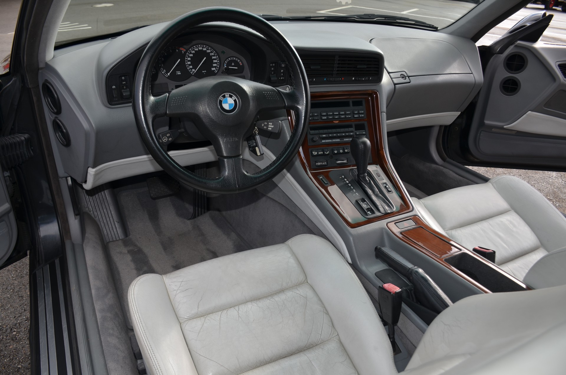 BMW 850i A-image-11
