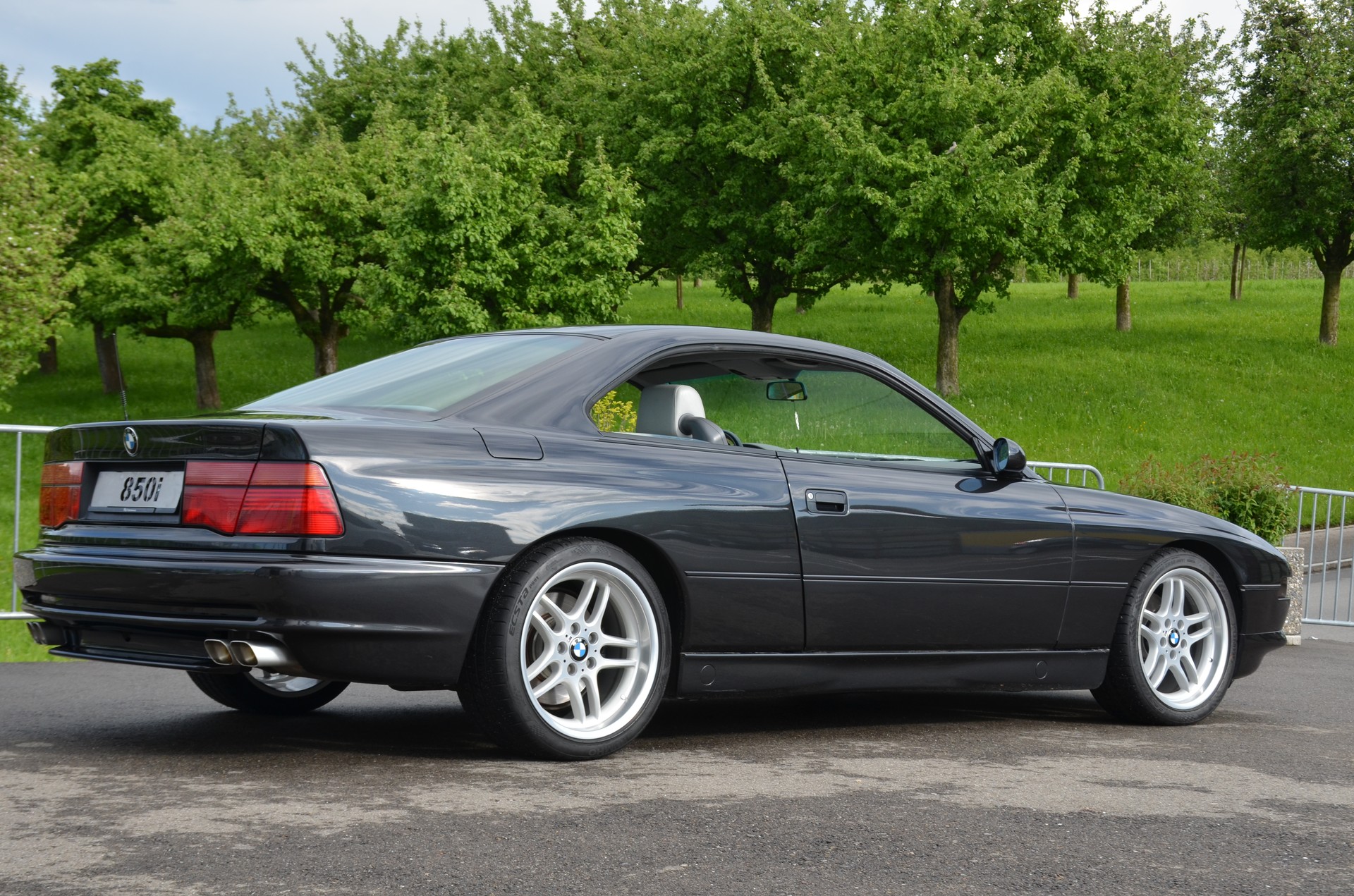 BMW 850i A-image-4