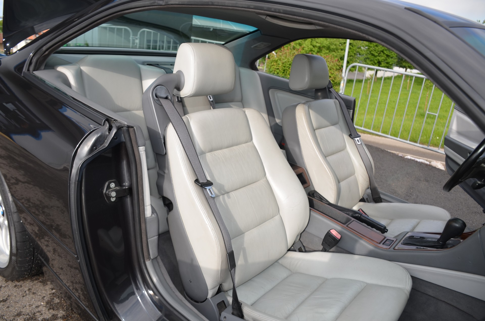 BMW 850i A-image-14